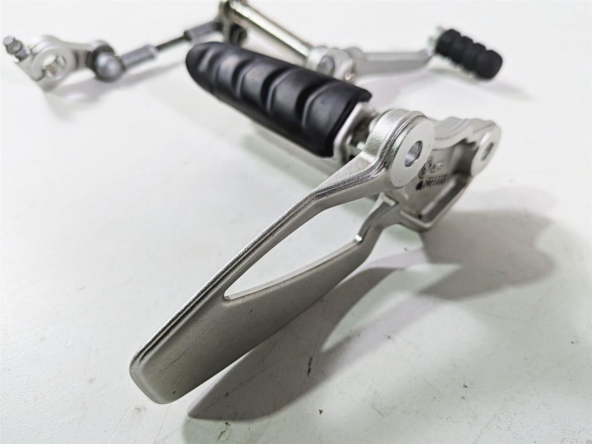 2012 BMW R1200R K27 Left Rider Footpeg & Shifter Set 46717700913 23417671065 {{ shop.shopifyCountryName }} - Mototech271
