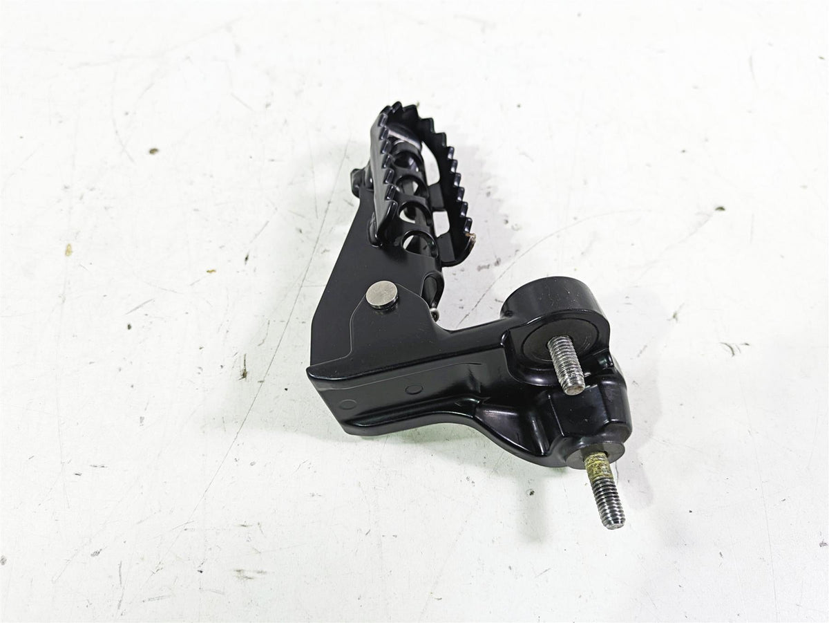 2020 Triumph Street Scrambler 900 Right Rider Footpeg Foot Peg T2081790 {{ shop.shopifyCountryName }} - Mototech271