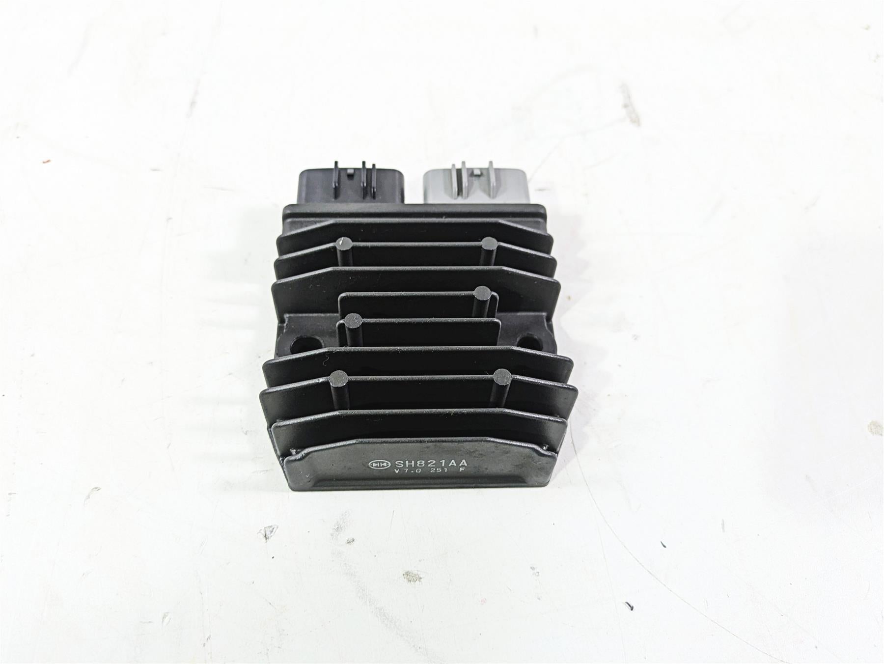 2018 Ducati Hypermotard 939 SP Rectifier Voltage Regulator 54040321A SH821AA {{ shop.shopifyCountryName }} - Mototech271