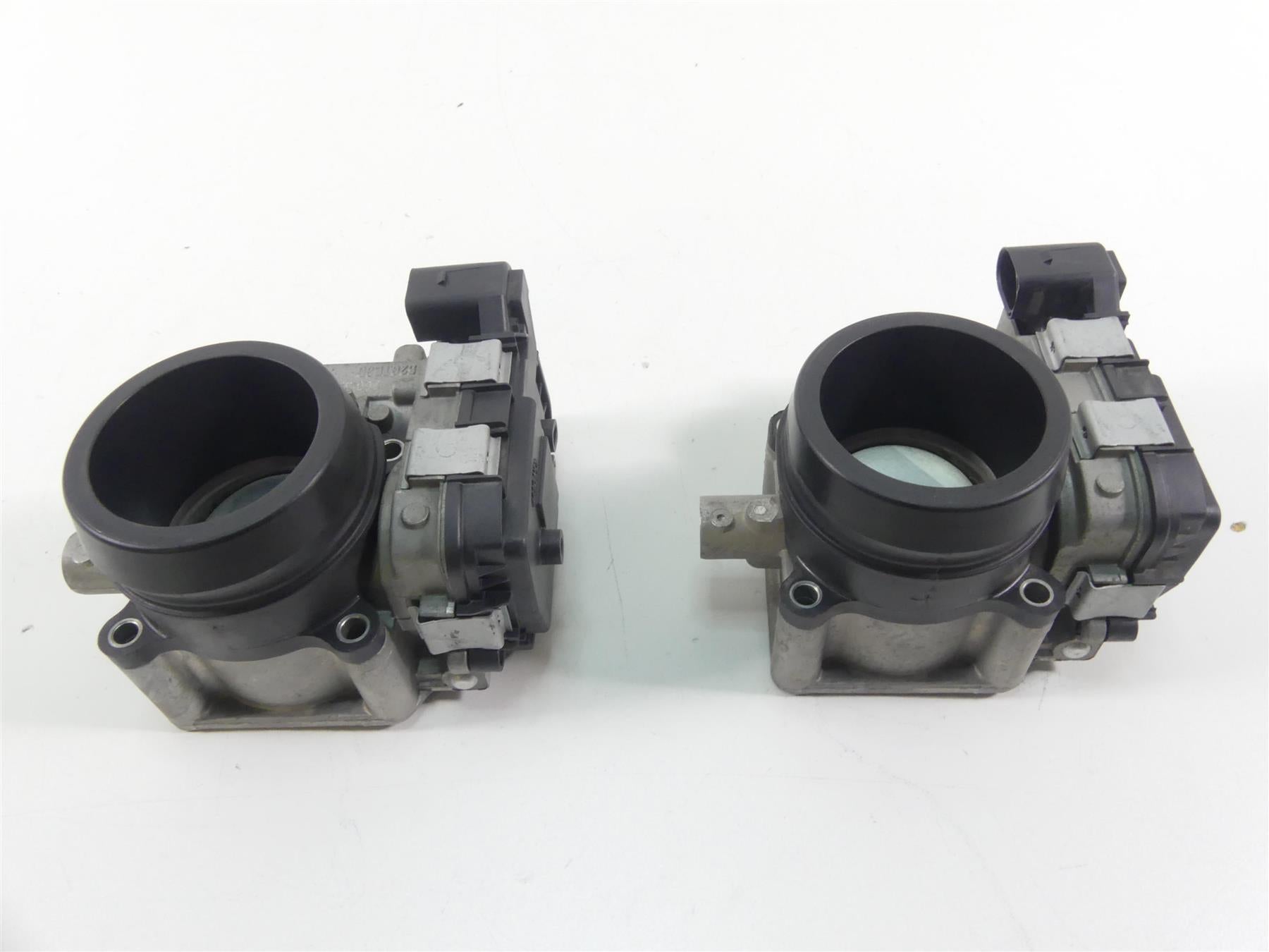 2014 Ducati Hypermotard 821 SP Throttle Bodies Body Fuel Injection Set 28240901A {{ shop.shopifyCountryName }} - Mototech271