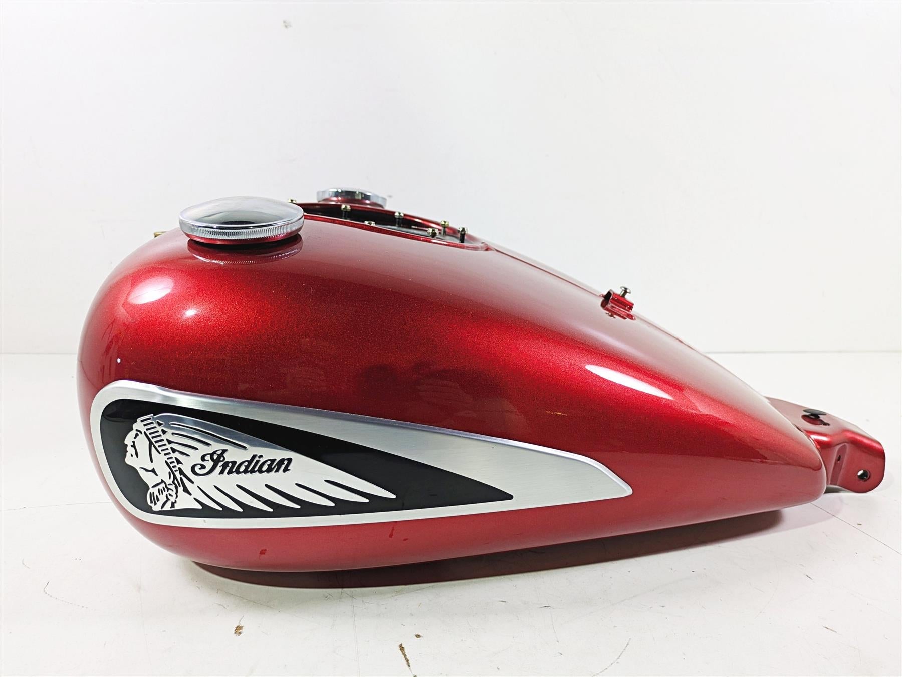 2019 Indian Chieftain Limited Ruby Red Fuel Gas Petrol Tank -Great Shape 1021997 {{ shop.shopifyCountryName }} - Mototech271