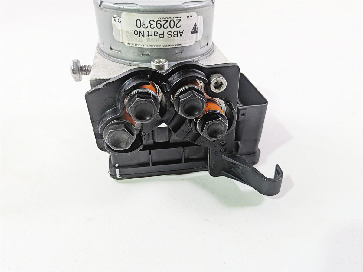 2024 Triumph Street Triple 765 R Abs Brake Pump Unit Module - Read T2029325 {{ shop.shopifyCountryName }} - Mototech271