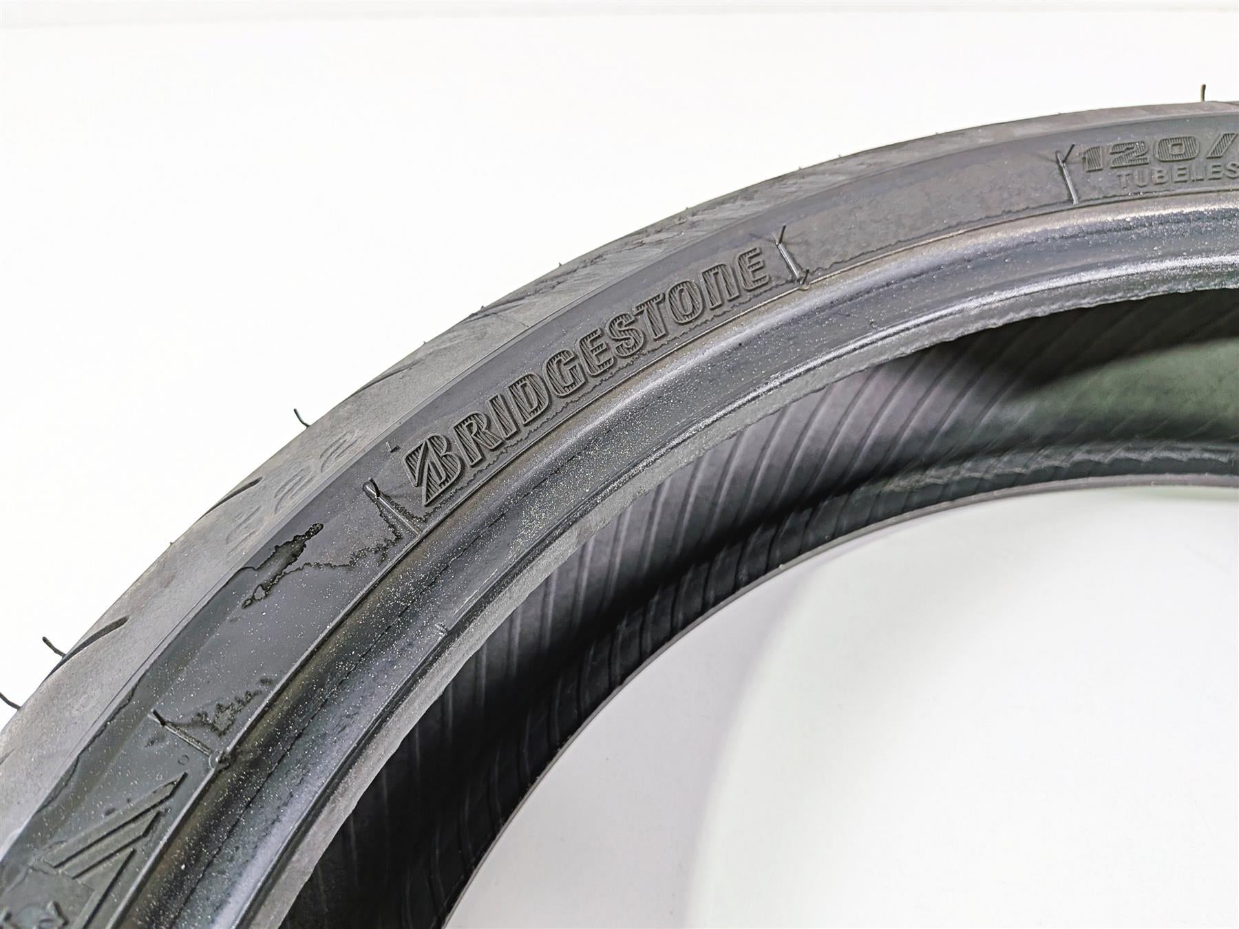 Used Front Motorcycle Tire Bridgestone Blattlax Hypersport S22 120/70R17 12727 {{ shop.shopifyCountryName }} - Mototech271
