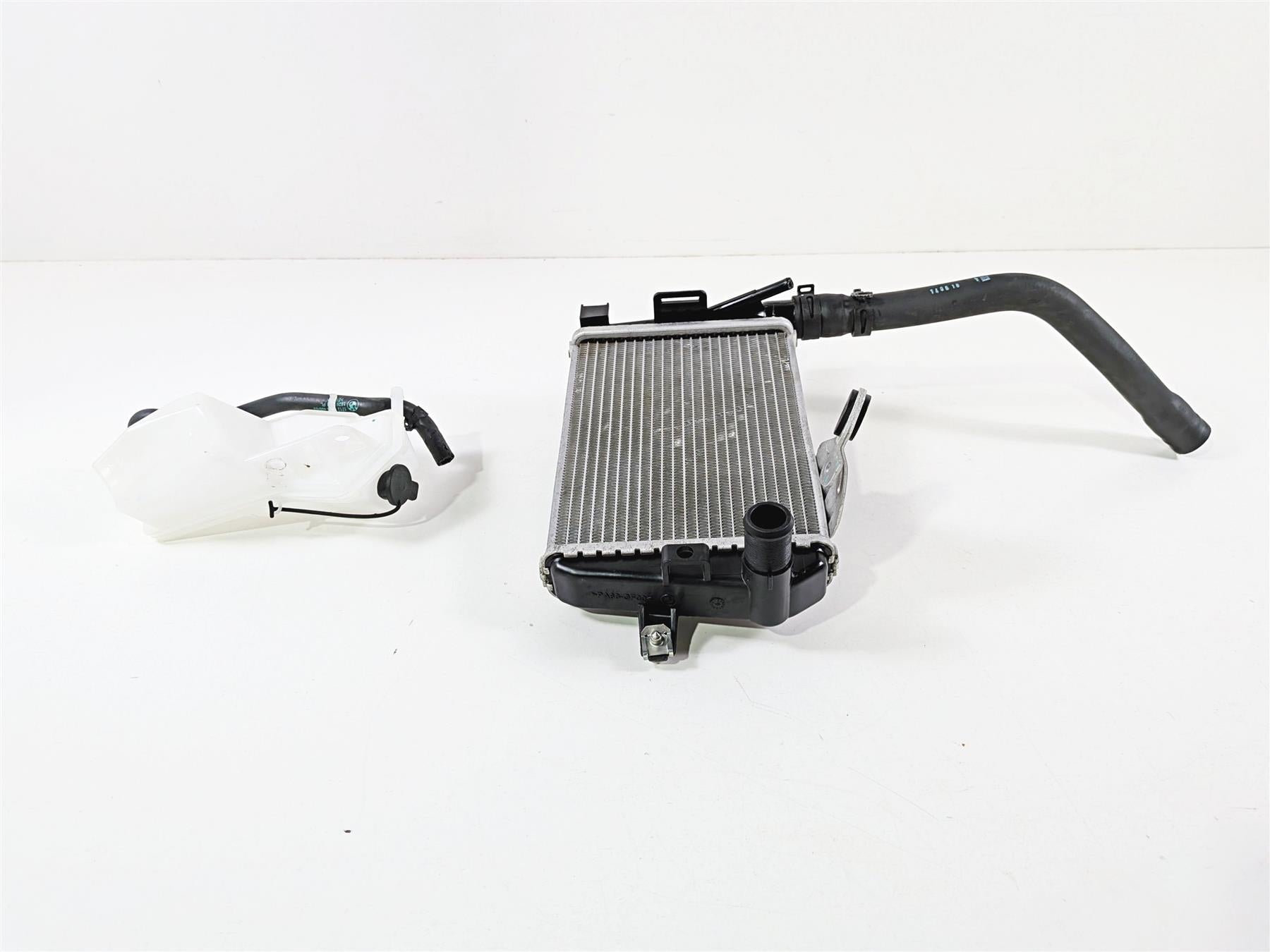 2019 BMW R1250GS K50 Left Radiator & Reservoir Set 17118546408 {{ shop.shopifyCountryName }} - Mototech271