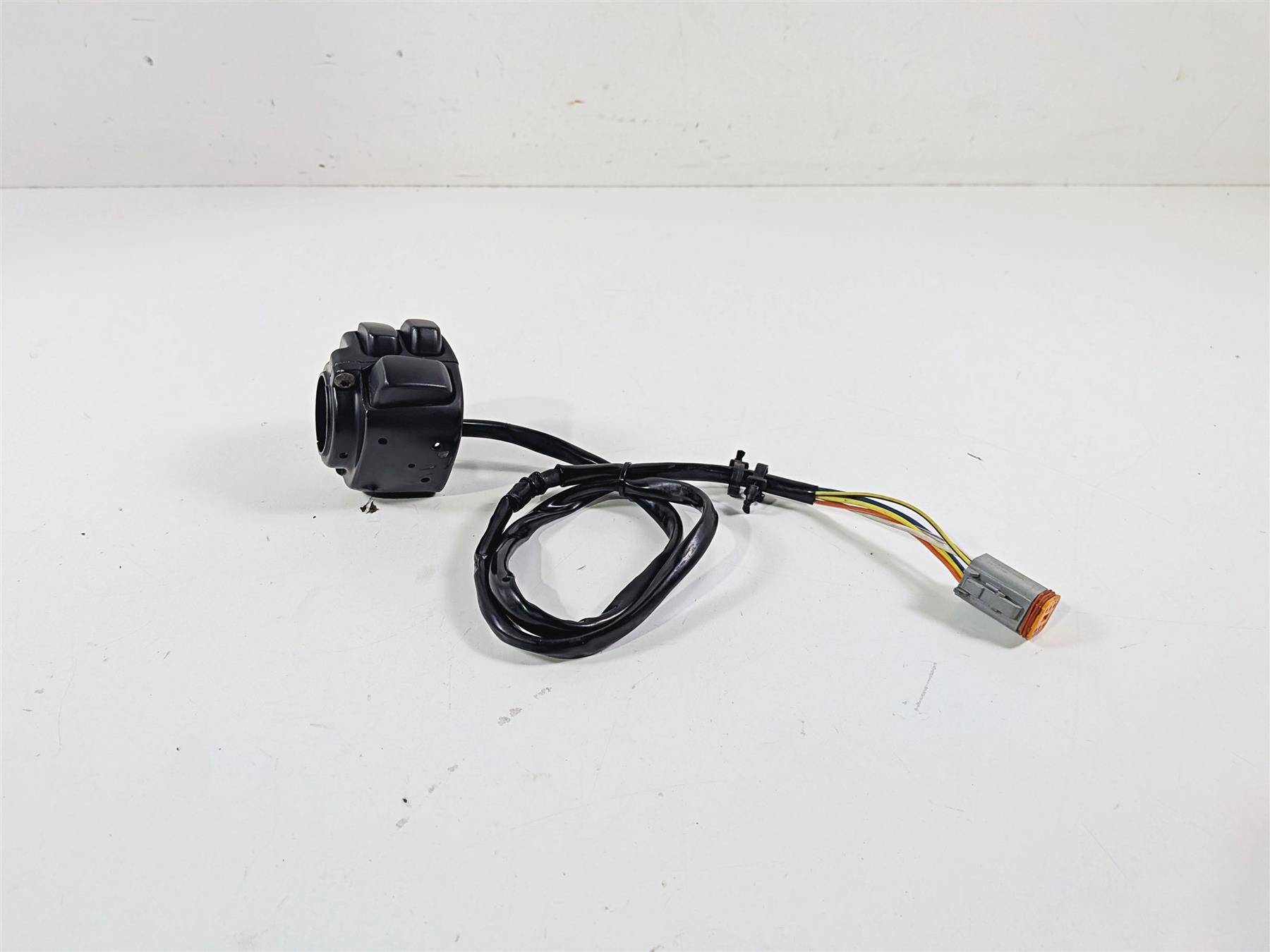 1998 Harley Dyna FXDL Low Rider Left Hand Control Switch 71682-06A {{ shop.shopifyCountryName }} - Mototech271