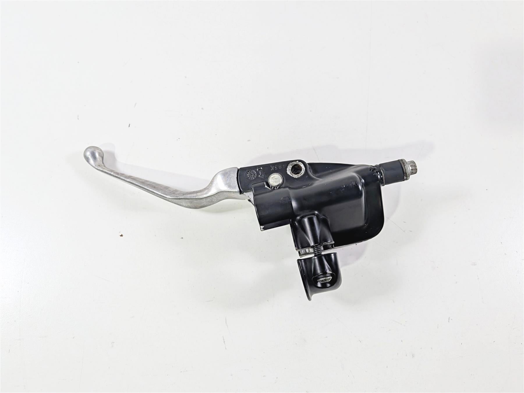 2004 Harley Touring FLTRI Road Glide Front Brake Master Cylinder 11/16 41700737-Mototech271