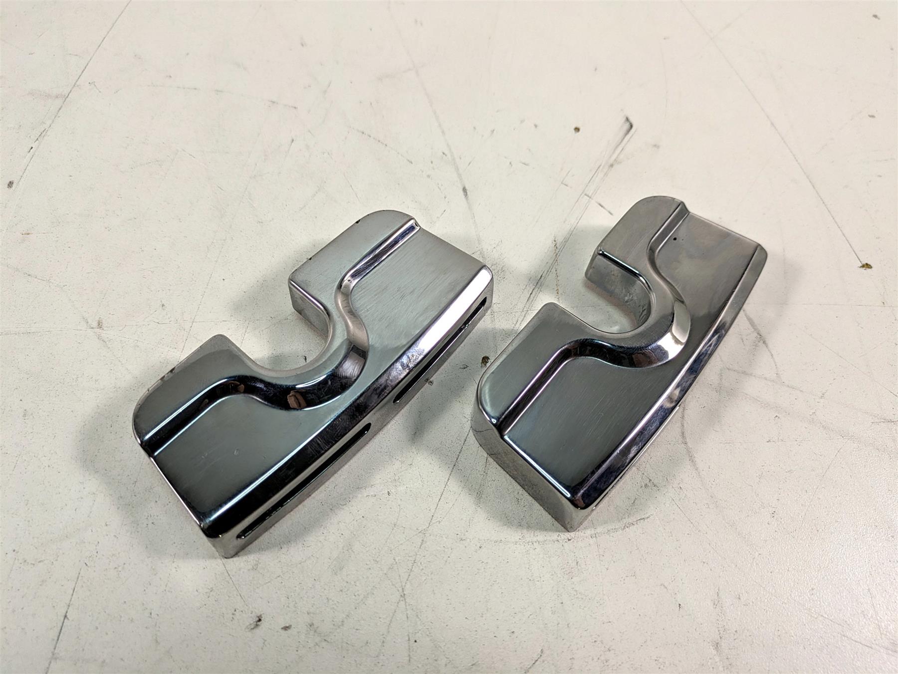 2000 Harley Dyna FXDL Low Rider Kuryakyn Scorpion Chrome Sparkplug Cover Set for Big Twins K8323 {{ shop.shopifyCountryName }} - Mototech271