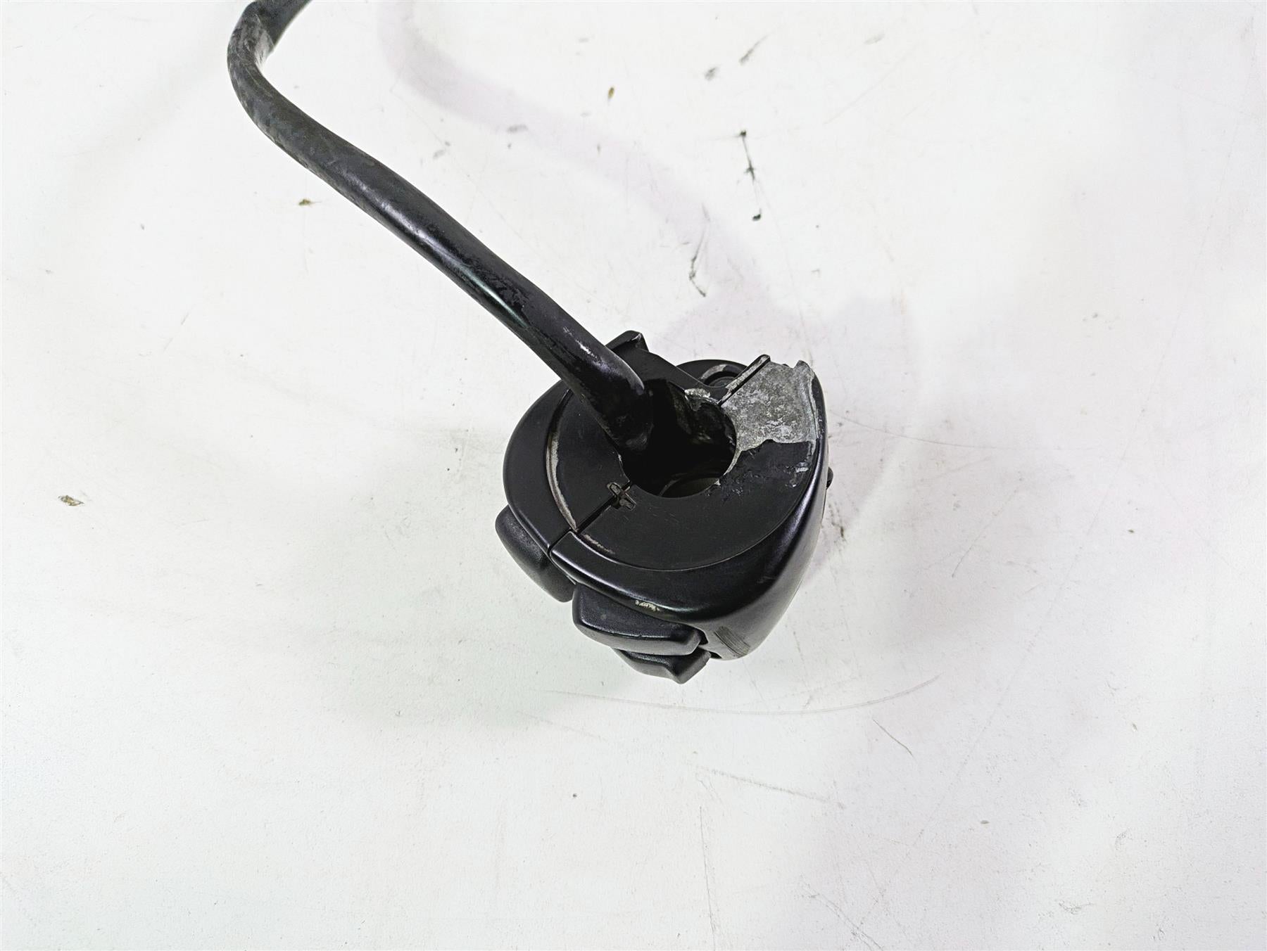 2013 Harley VRSCF Muscle Rod Right Hand Control Switch - Read 71684-06A {{ shop.shopifyCountryName }} - Mototech271
