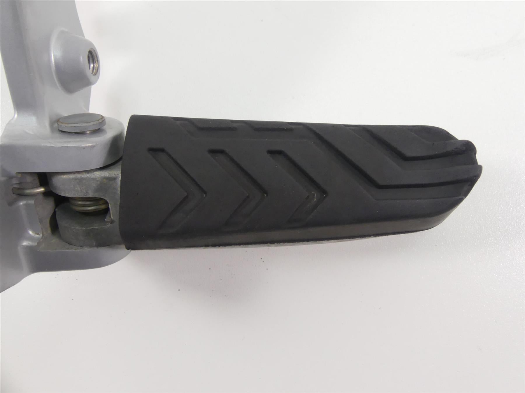 2021 Aprilia Tuono 660 RS660 Right Rider Footpeg Foot Peg Rest & Mount 2B005203 {{ shop.shopifyCountryName }} - Mototech271