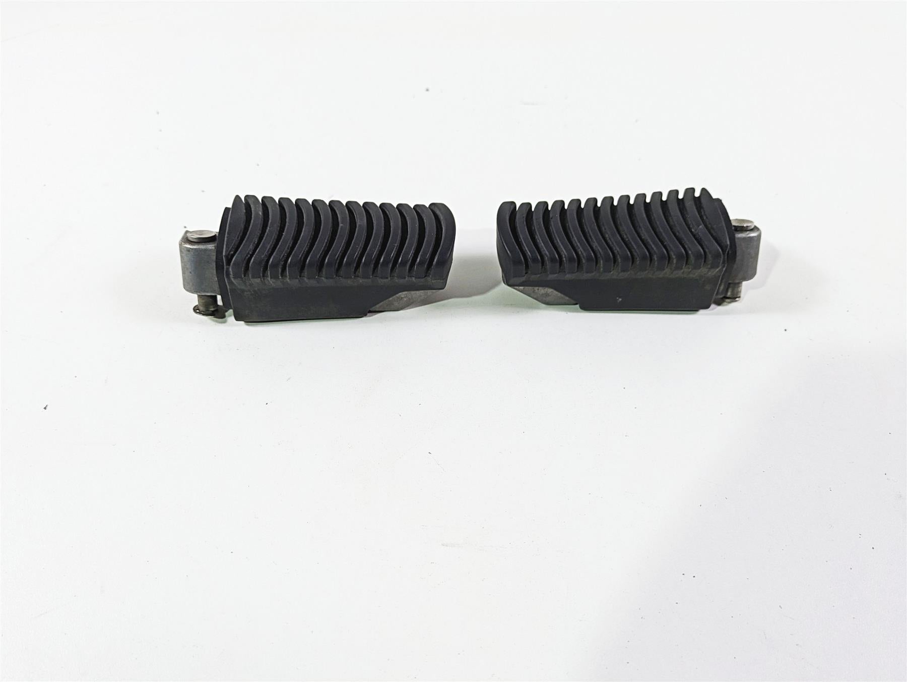 2006 BMW R1200GS K255 Adv Rear Passenger Footpeg Foot Peg Set - Read 46717664225 {{ shop.shopifyCountryName }} - Mototech271