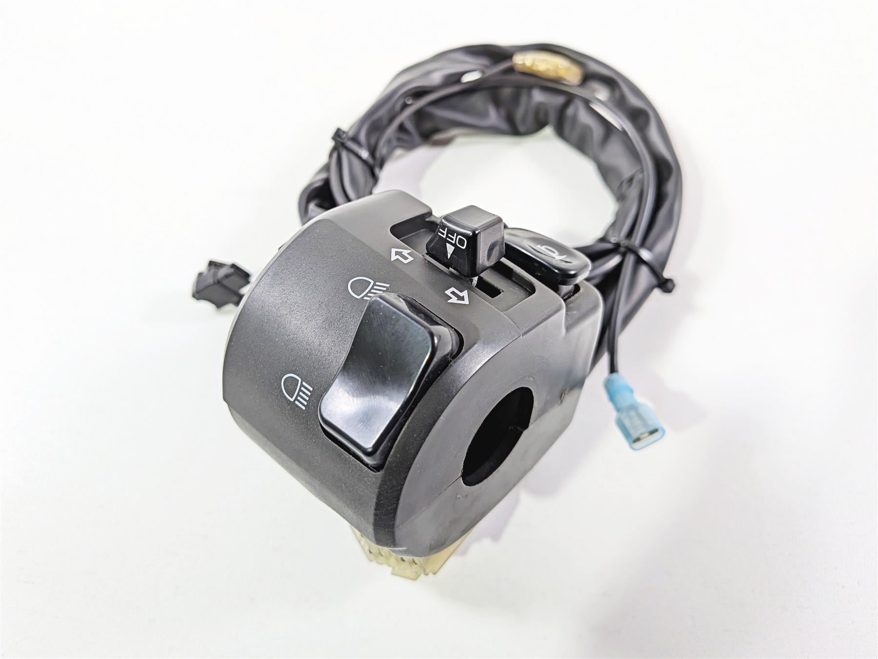 2008 Yamaha YZF R1 RN19 Left Hand Control Switch Light Blinker 4C8-83973-00-00 {{ shop.shopifyCountryName }} - Mototech271