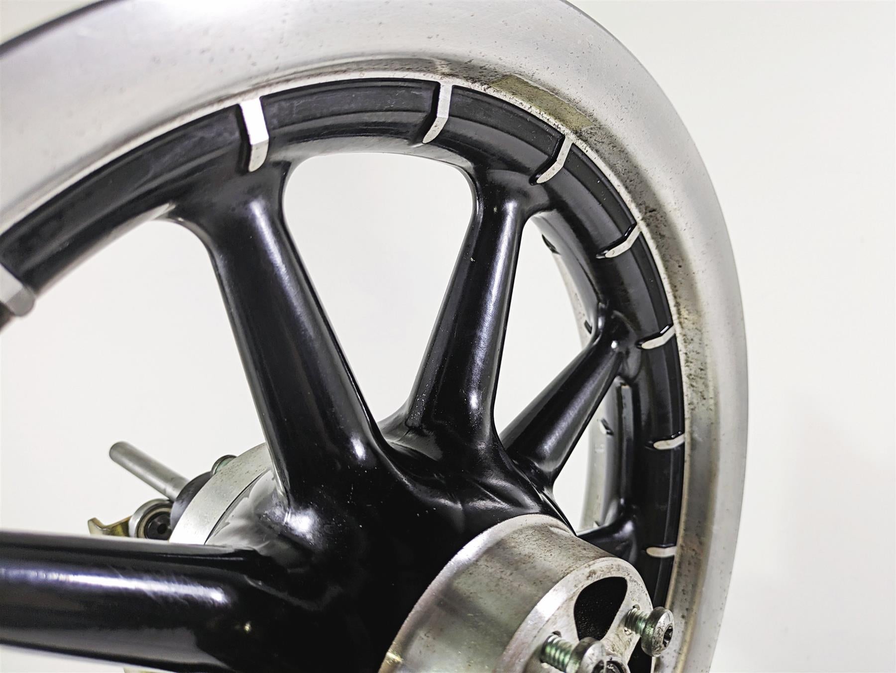 2008 Harley Touring FLHTCU E-Glide 105TH Front Wheel Rim 9 Spoke 16x3 41085-08 {{ shop.shopifyCountryName }} - Mototech271