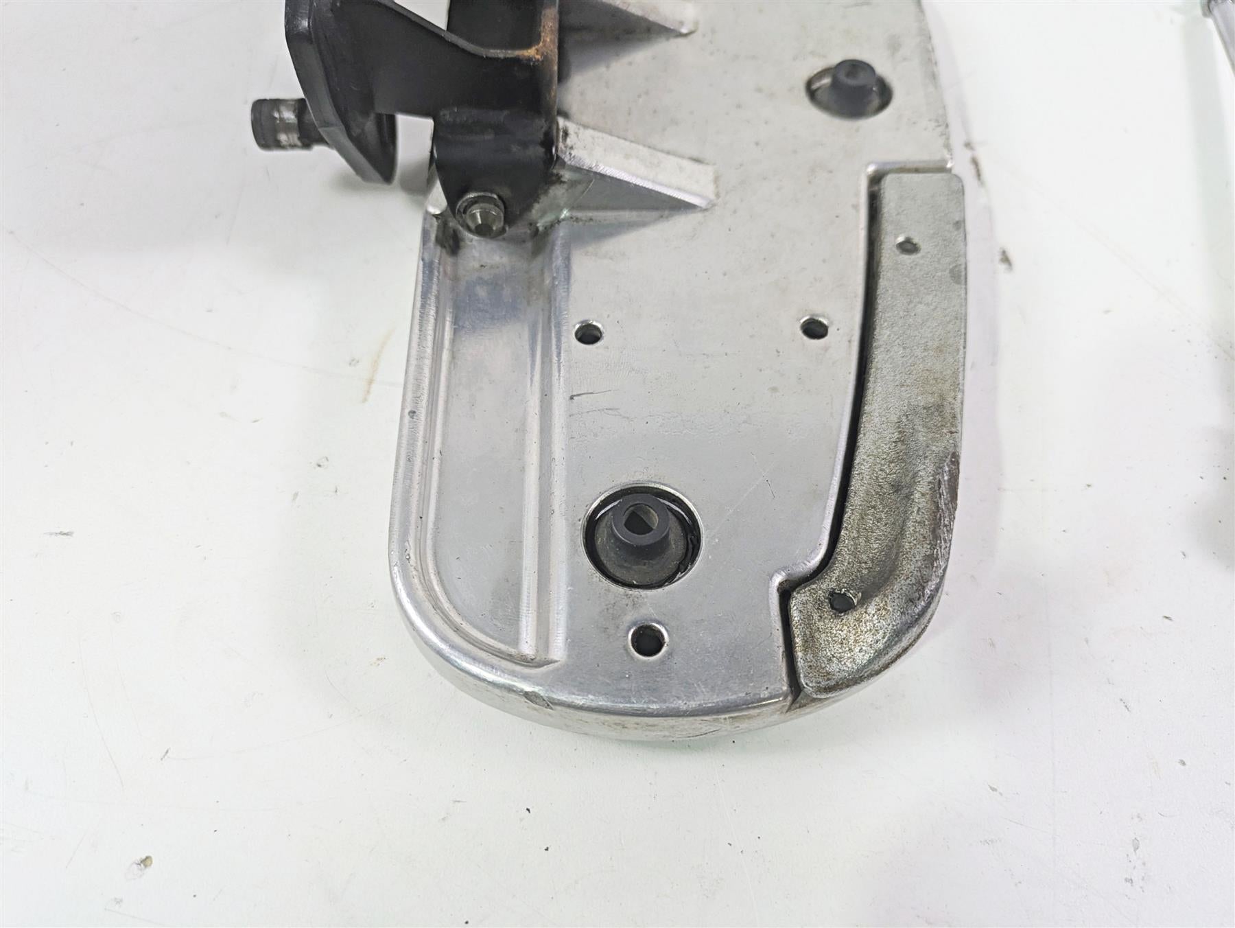 2006 Yamaha XVS650 V-Star Classic Left Floor Board & Mount 5BN-27412-03-00 {{ shop.shopifyCountryName }} - Mototech271