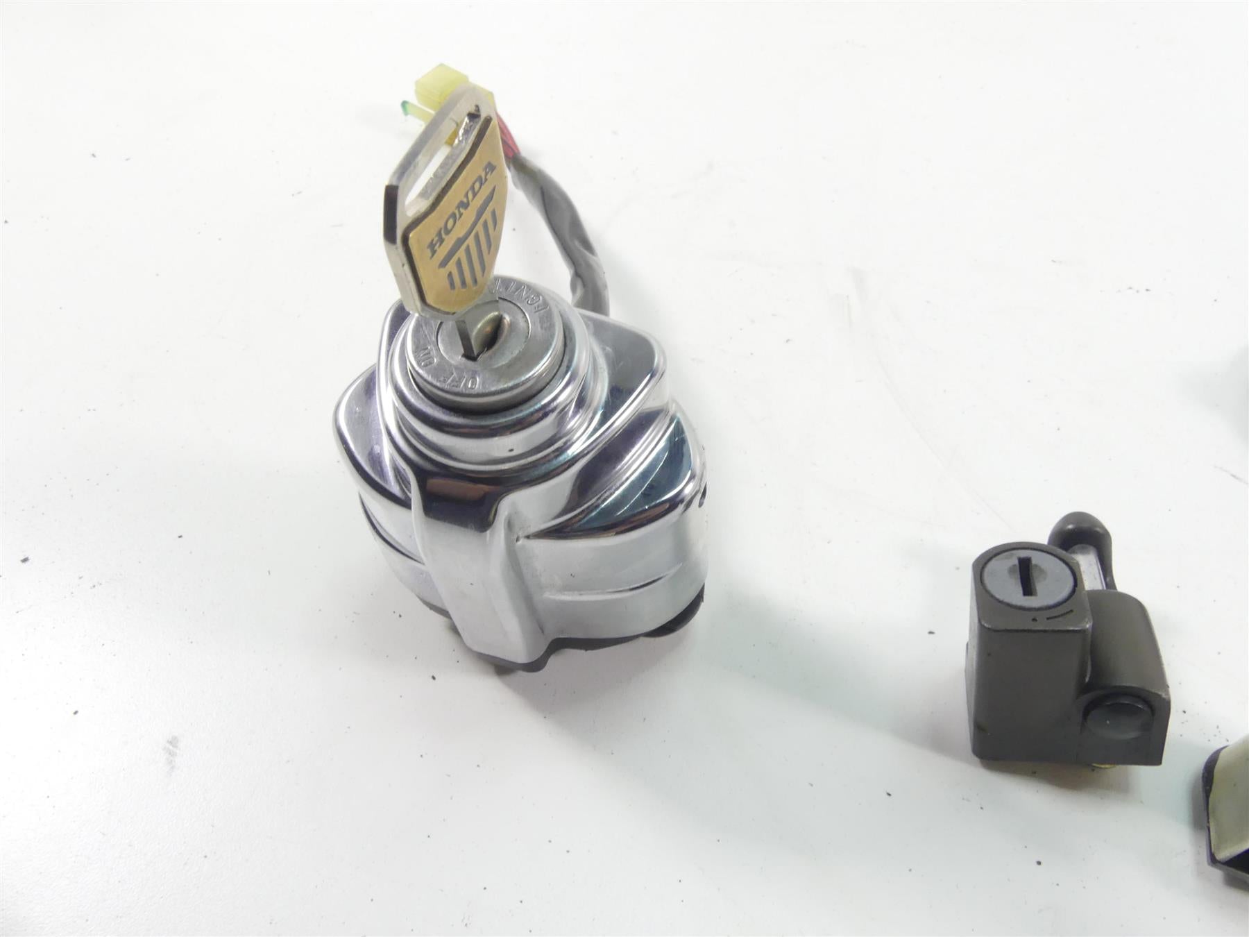 2002 Honda VTX1800 C Ignition Switch Gas Cap Key Lock Set 35100-MCH-000 {{ shop.shopifyCountryName }} - Mototech271