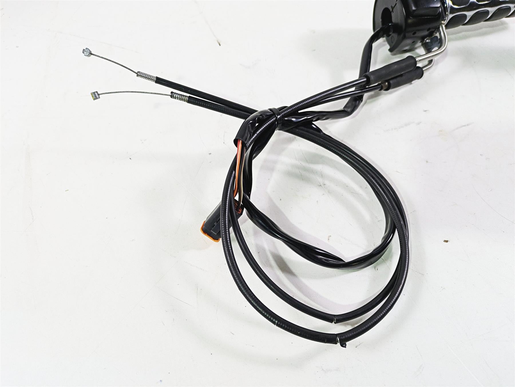 2006 Harley VRSCR Street V-Rod Right Hand Control Switch 71684-06A 71683-06A {{ shop.shopifyCountryName }} - Mototech271