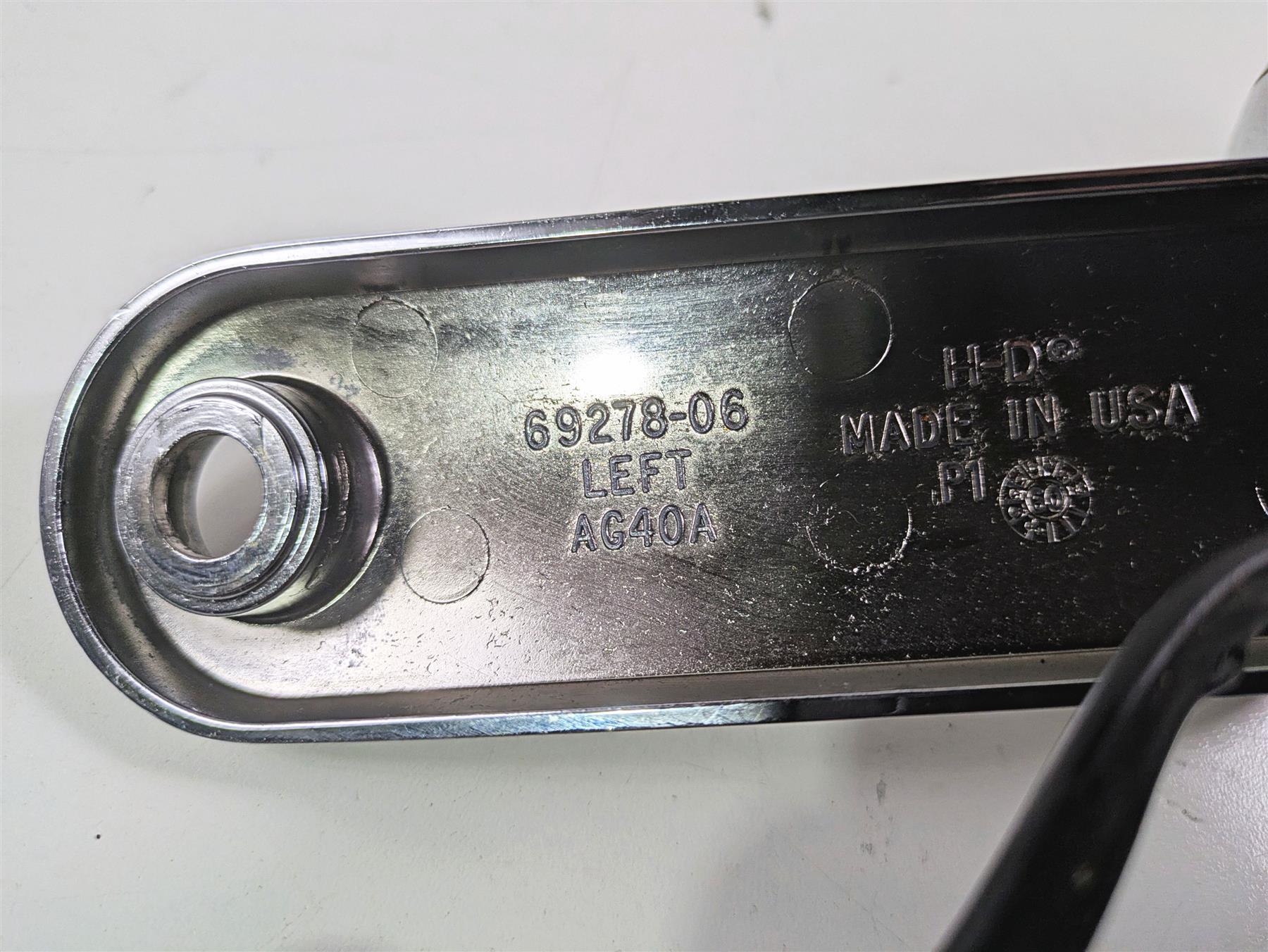 2010 Harley Touring FLHXSE CVO Street Glide Front Blinker & Mount Set 69278-06 {{ shop.shopifyCountryName }} - Mototech271
