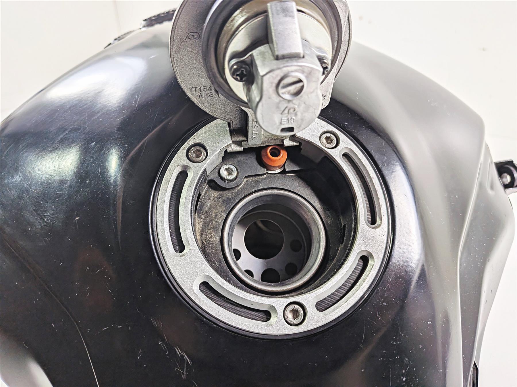 2023 Yamaha MT10 MTN1000 Fuel Gas Petrol Tank Lid & Key -No Dent B67-24110-01-P0 {{ shop.shopifyCountryName }} - Mototech271