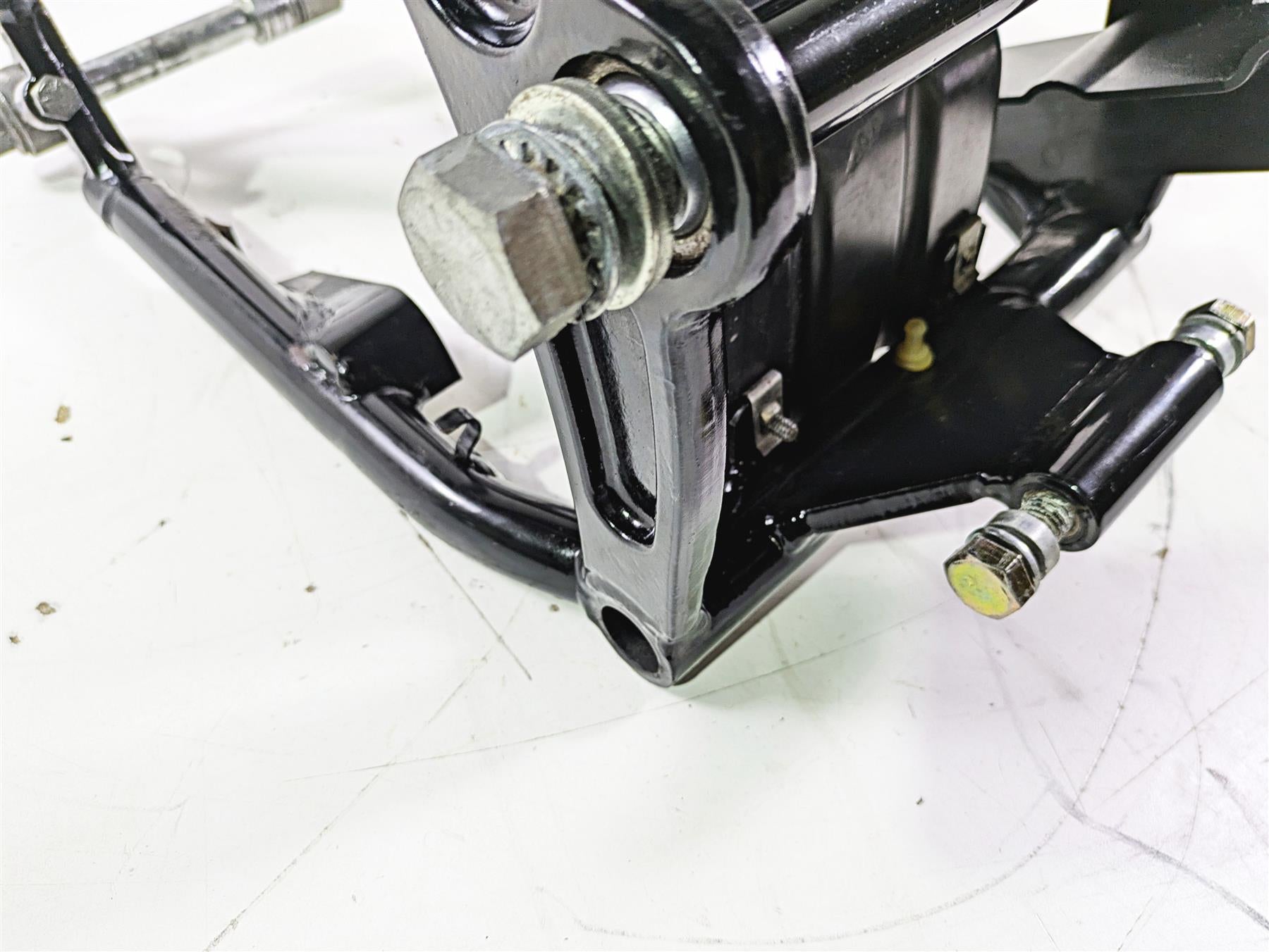 1992 Harley FLSTC Softail Heritage Rear Swingarm Suspension + Axle 47573-89A {{ shop.shopifyCountryName }} - Mototech271