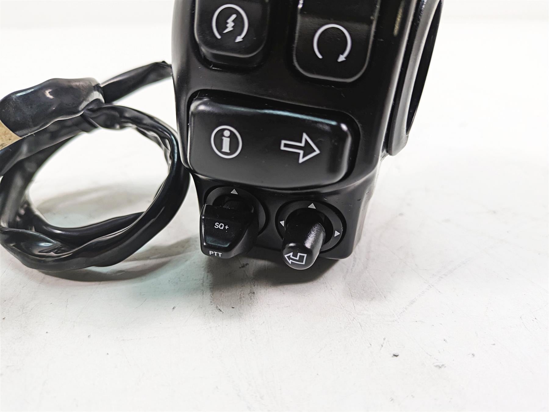2014 Harley Touring FLHTK Electra Glide Right Hand Control Switch 71500130C {{ shop.shopifyCountryName }} - Mototech271