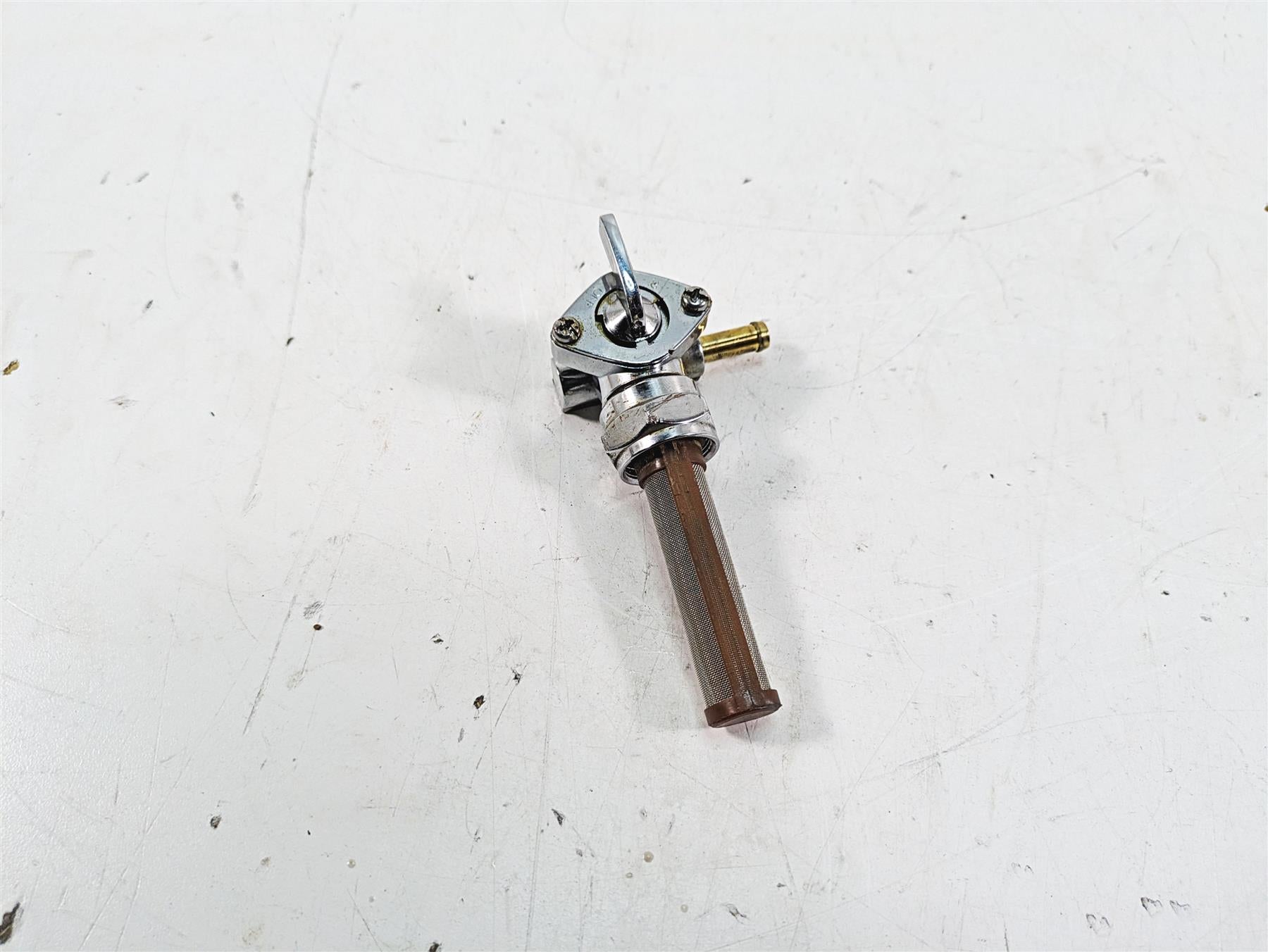 2000 Harley FXSTS Softail Springer Fuel Gas Petrol Valve Petcock 61338-94D {{ shop.shopifyCountryName }} - Mototech271