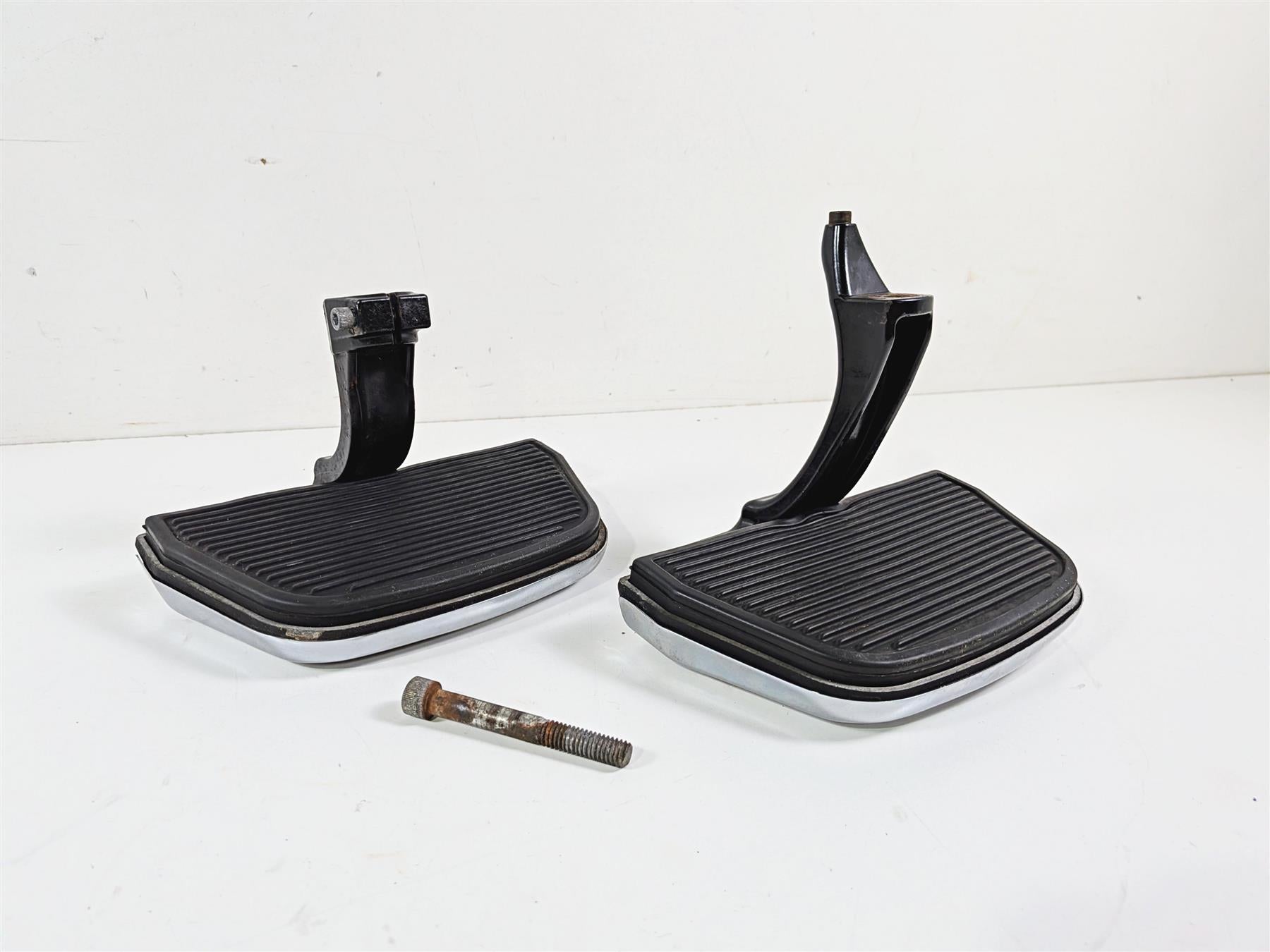 2012 Harley Softail FLSTF Fat Boy Passenger Footpeg Foot Peg READ 50943-05A {{ shop.shopifyCountryName }} - Mototech271