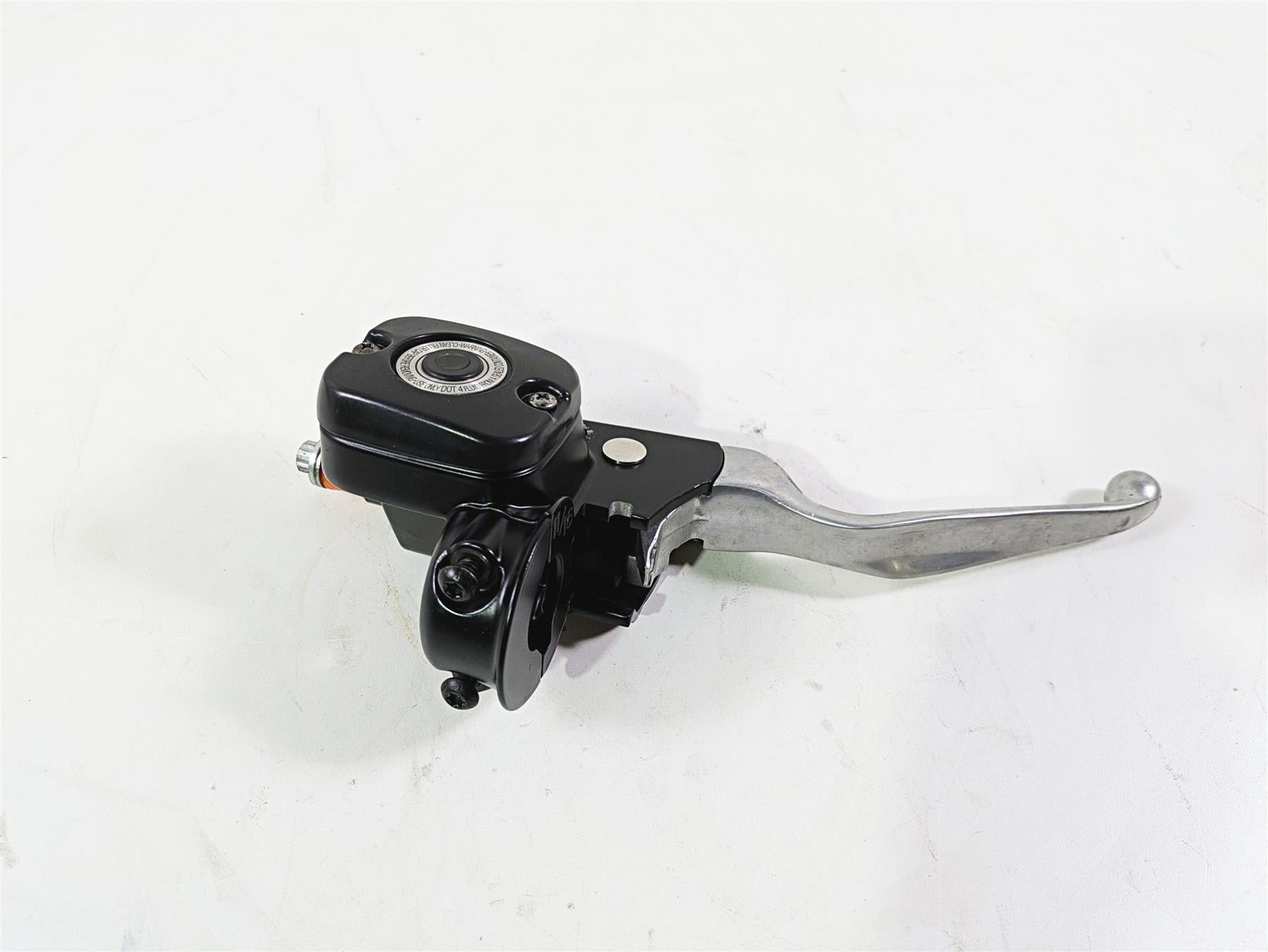 2016 Harley FXDL Dyna Low Rider Front Brake Master Cylinder 11/16" 45170-08F {{ shop.shopifyCountryName }} - Mototech271
