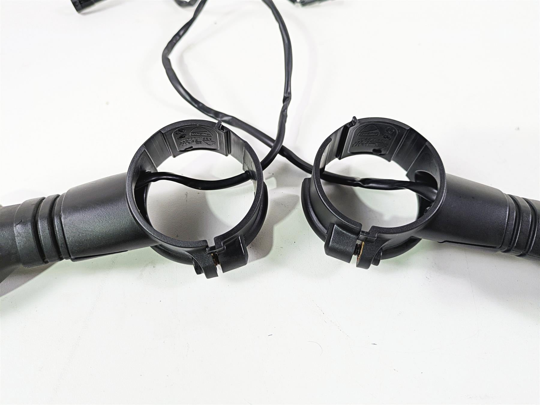 2022 Ducati Streetfighter V2 Front Blinker Turn Signals & Clamps Set 53010322A {{ shop.shopifyCountryName }} - Mototech271
