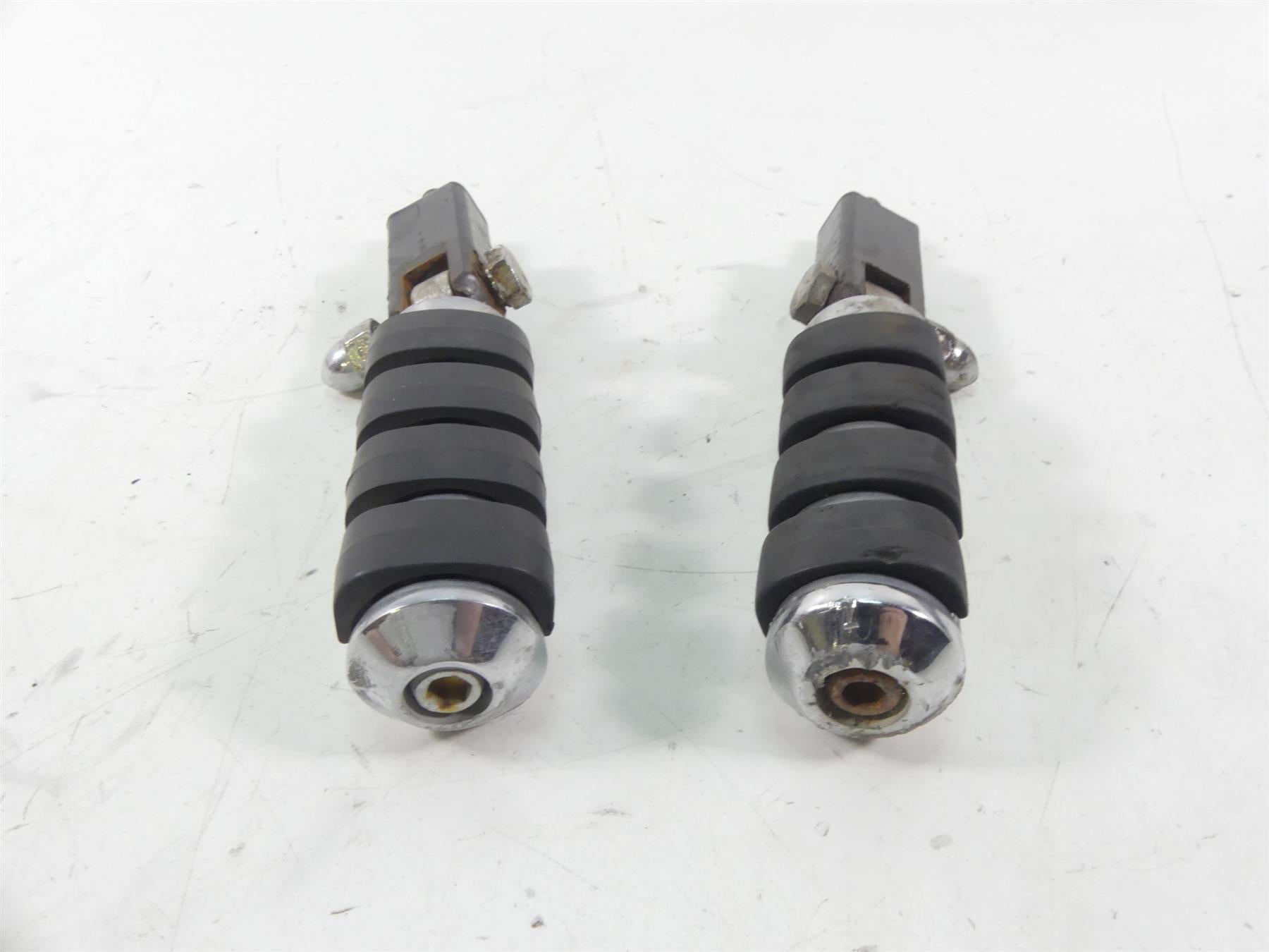 2002 Harley XL1200 Sportster Rear Passenger Foot Peg Set 50615-83 {{ shop.shopifyCountryName }} - Mototech271