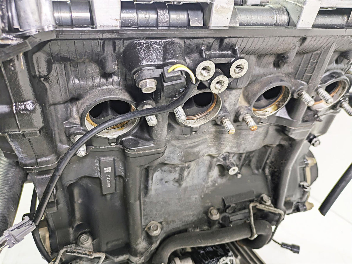 2005 Kawasaki ZX1000 ZX10R Ninja Engine Motor Crankcase - Read 14001-0058 {{ shop.shopifyCountryName }} - Mototech271