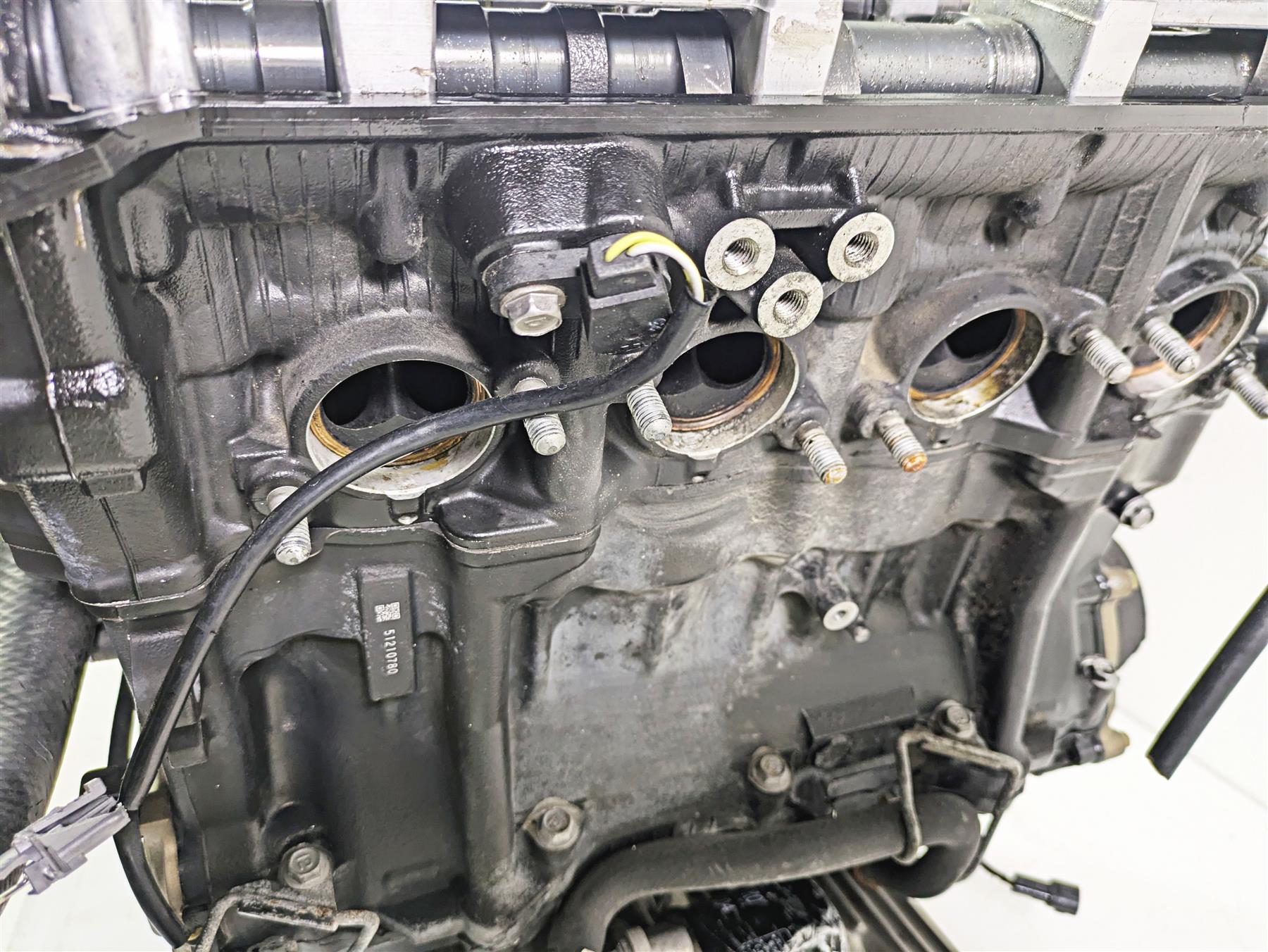 2005 Kawasaki ZX1000 ZX10R Ninja Engine Motor Crankcase - Read 14001-0058 {{ shop.shopifyCountryName }} - Mototech271