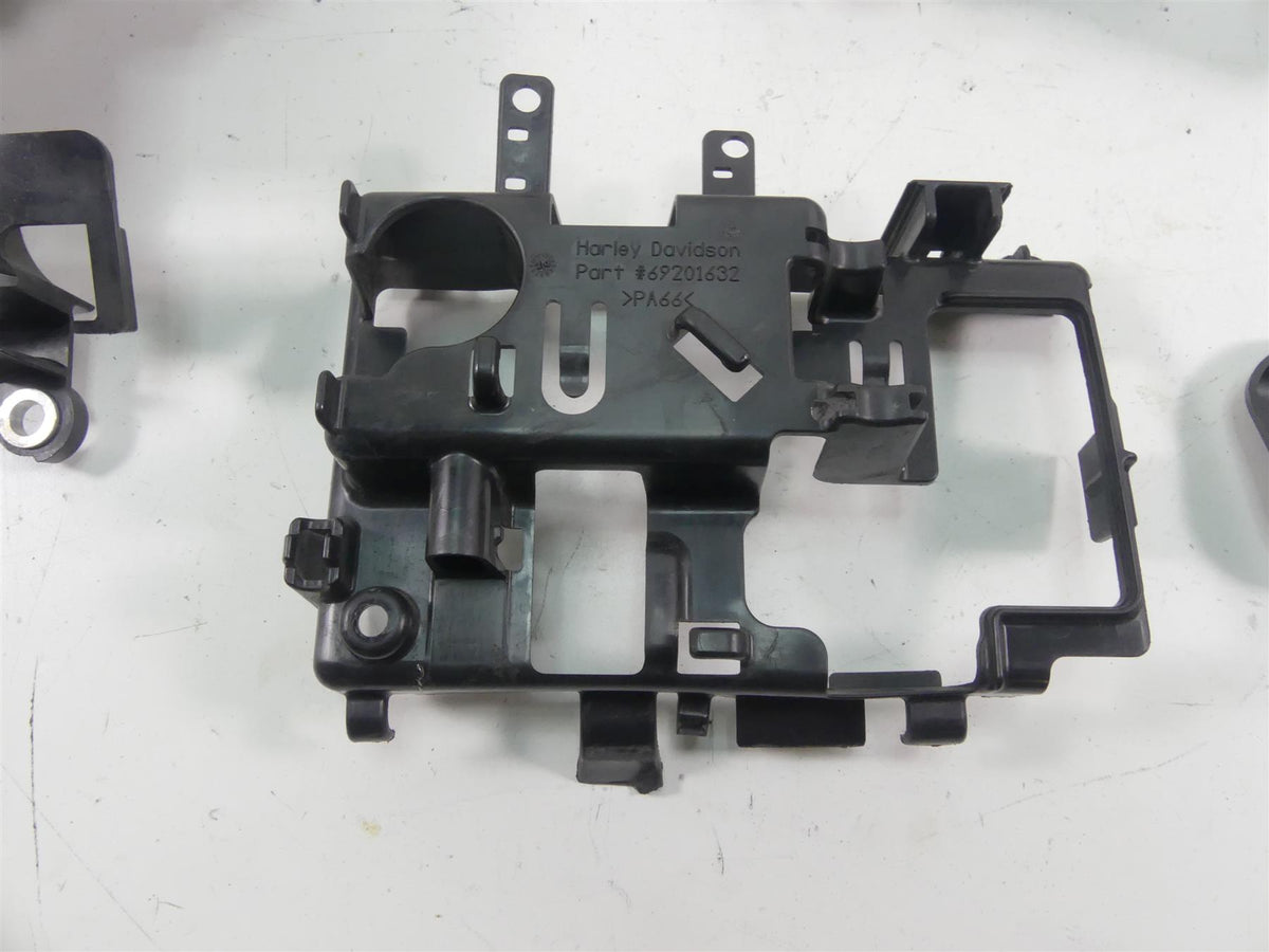 2021 Harley Softail FLSB Sport Glide Electrical Battery Holder Set 69201632 {{ shop.shopifyCountryName }} - Mototech271