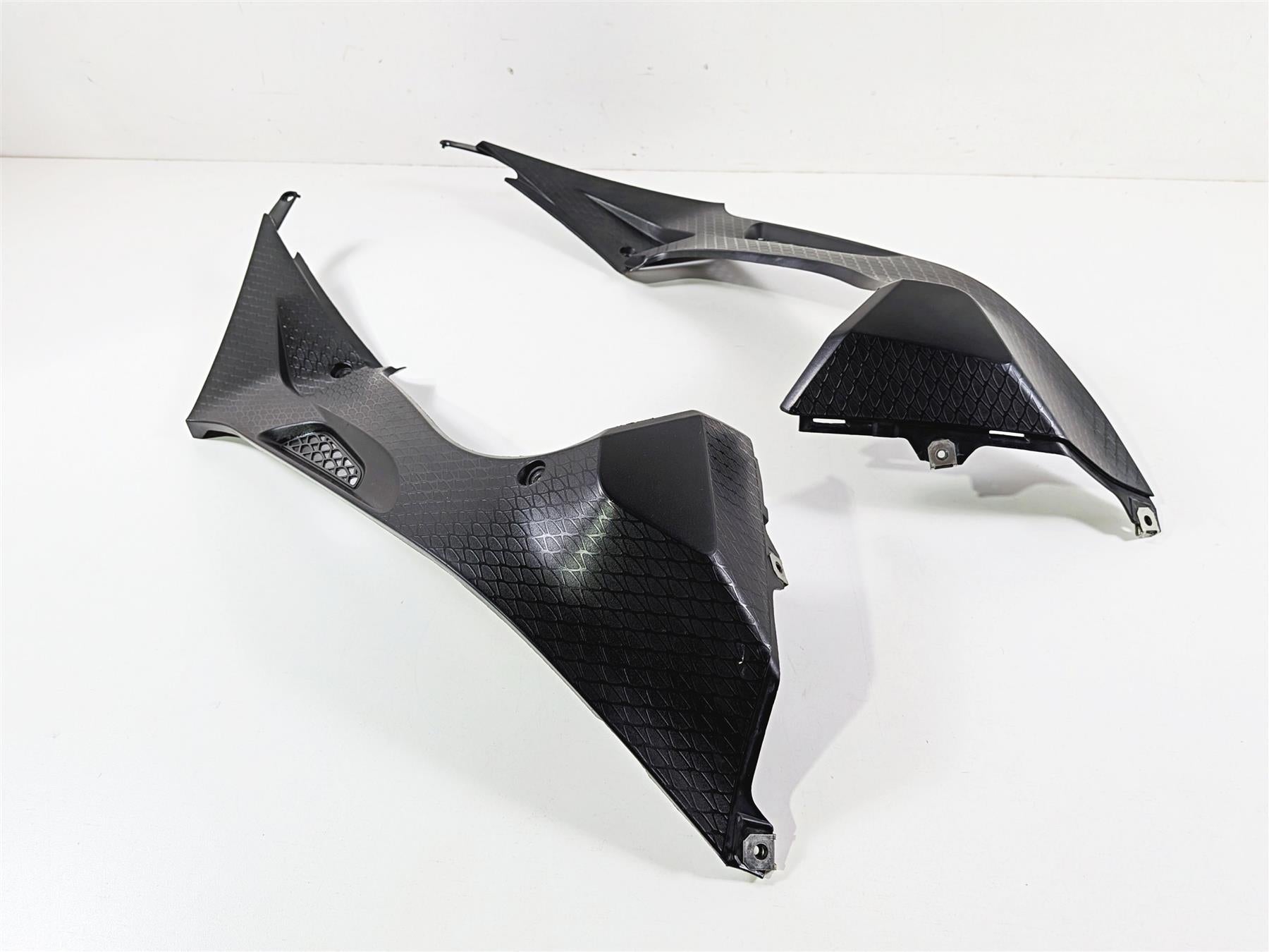 2014 BMW S1000RR K46 Under Tank Side Cover Fairing Set 46637715926 46637715925 {{ shop.shopifyCountryName }} - Mototech271
