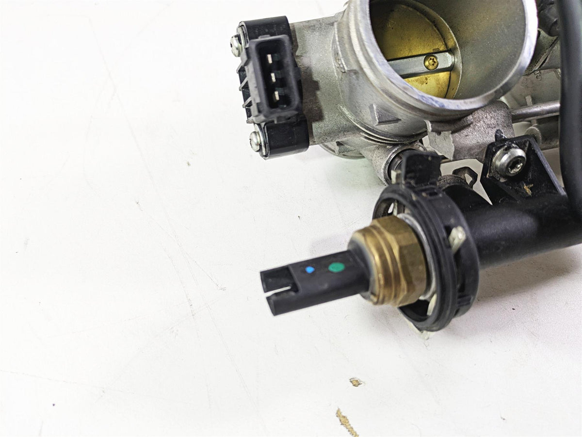 2016 BMW F800R K73 Throttle Body Bodies - Broken Fuel Rail 13548520480 {{ shop.shopifyCountryName }} - Mototech271