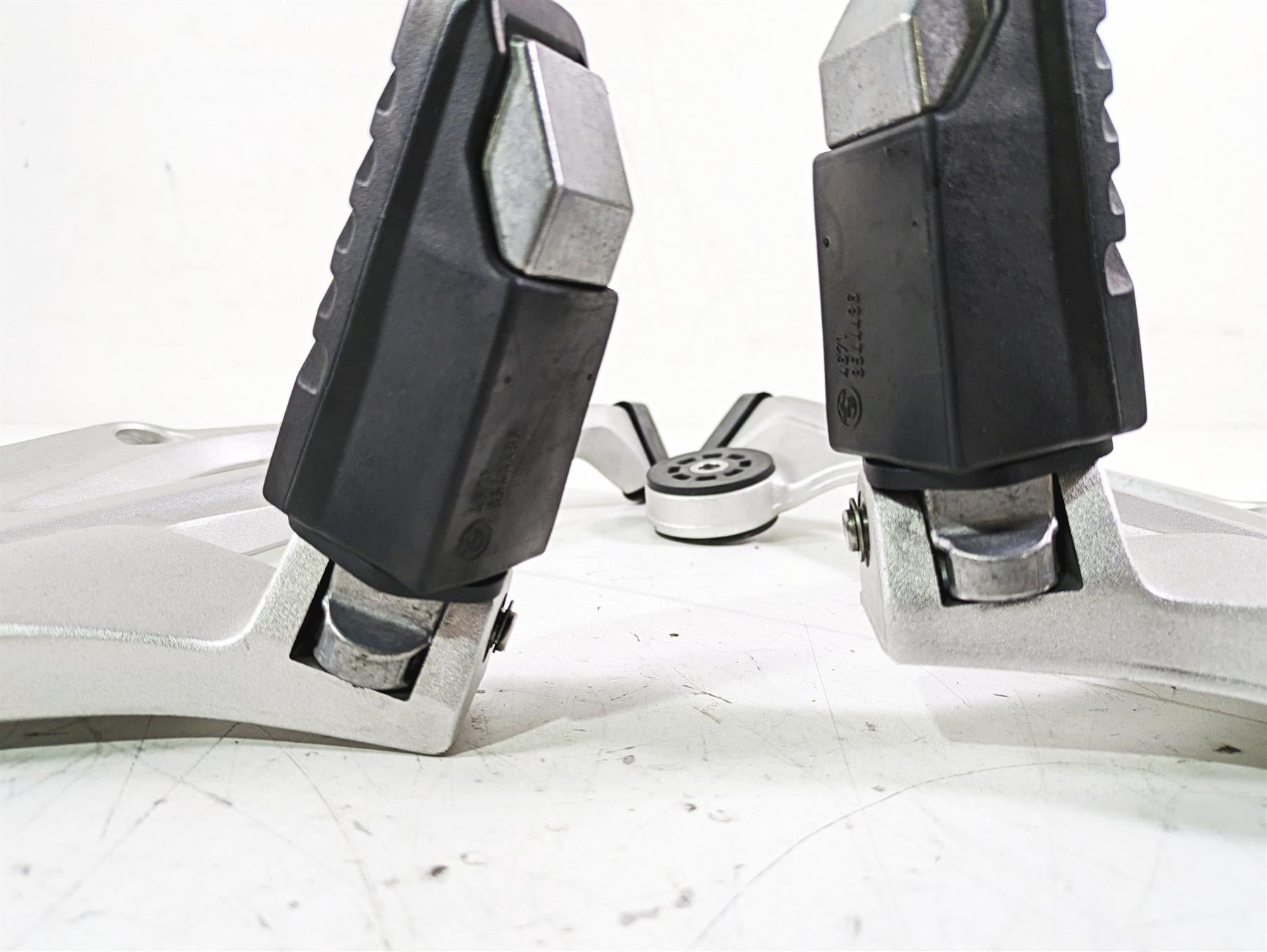 2014 BMW R1200 RT RTW K52 Passenger Footpeg Set 46718534789 46718534790 {{ shop.shopifyCountryName }} - Mototech271