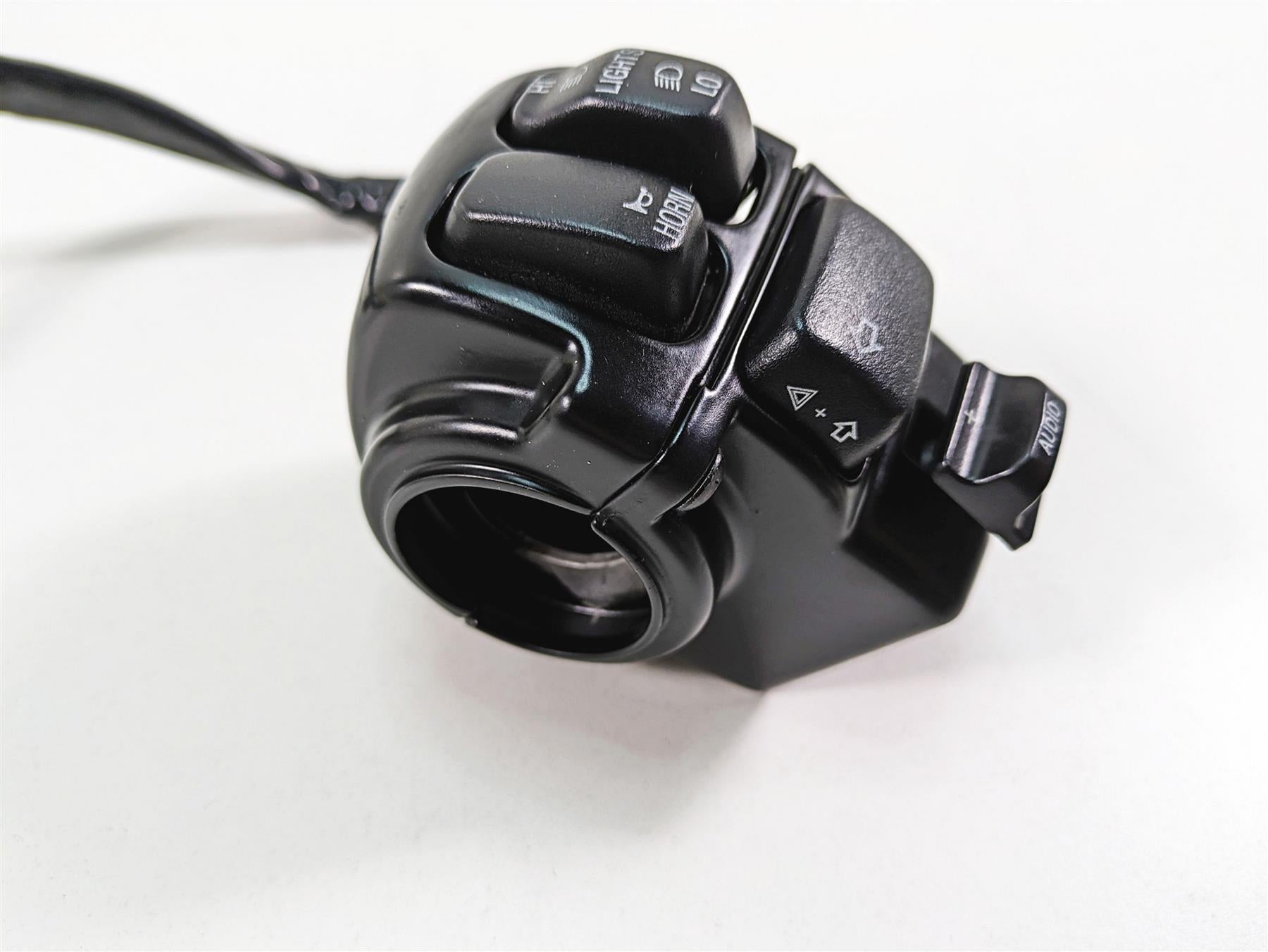 2013 Harley Touring FLHX Street Glide Left Hand Control Switch 71682-06A - Read {{ shop.shopifyCountryName }} - Mototech271