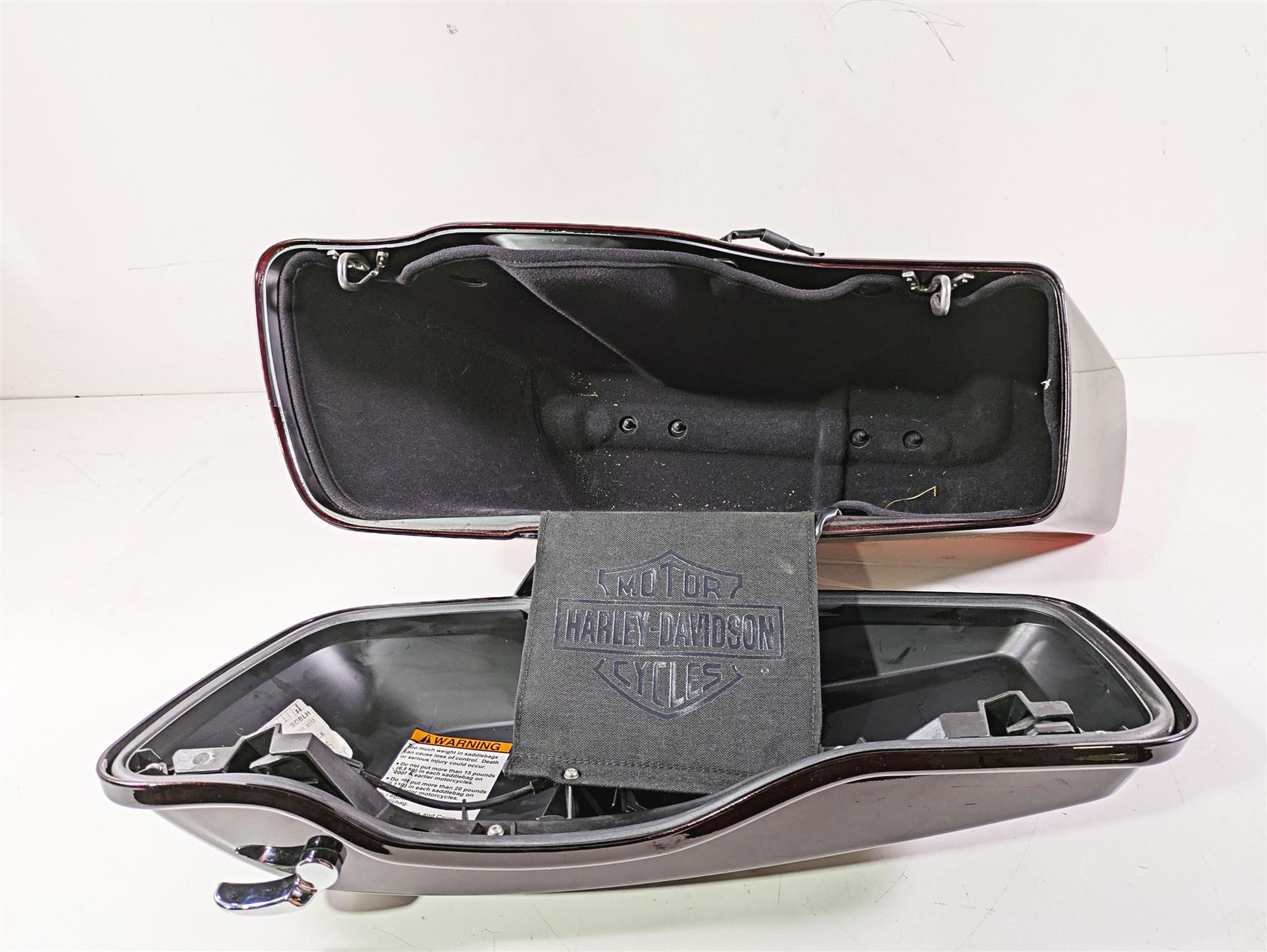 2017 Harley Touring FLHTKSE CVO E-Glide Left Saddlebag Black Garnet 90200414 {{ shop.shopifyCountryName }} - Mototech271