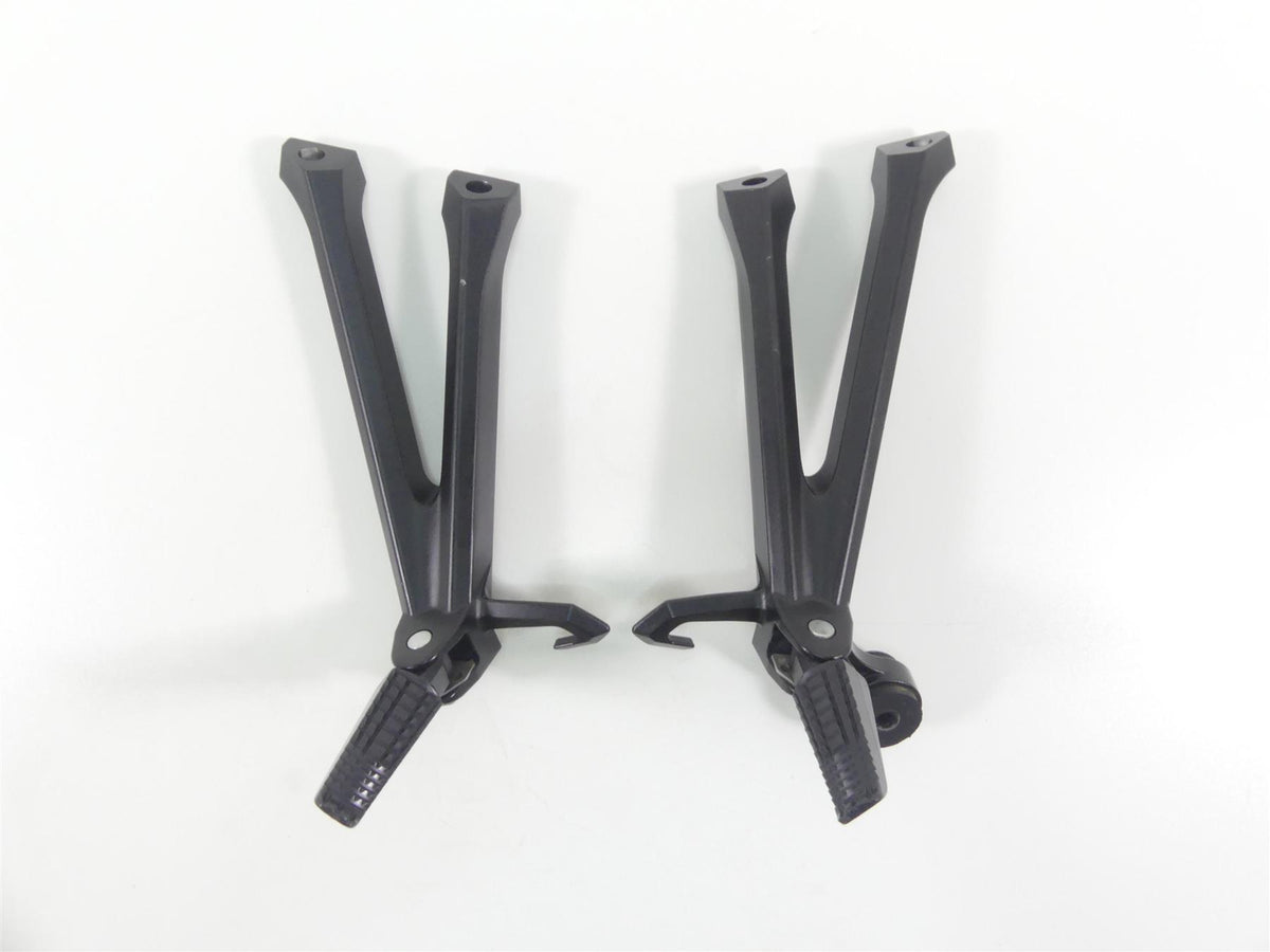 2022 Suzuki GSXR750 Rear Passenger Footpeg Foot Rest Set 43600-14J30 43700-14J30 {{ shop.shopifyCountryName }} - Mototech271