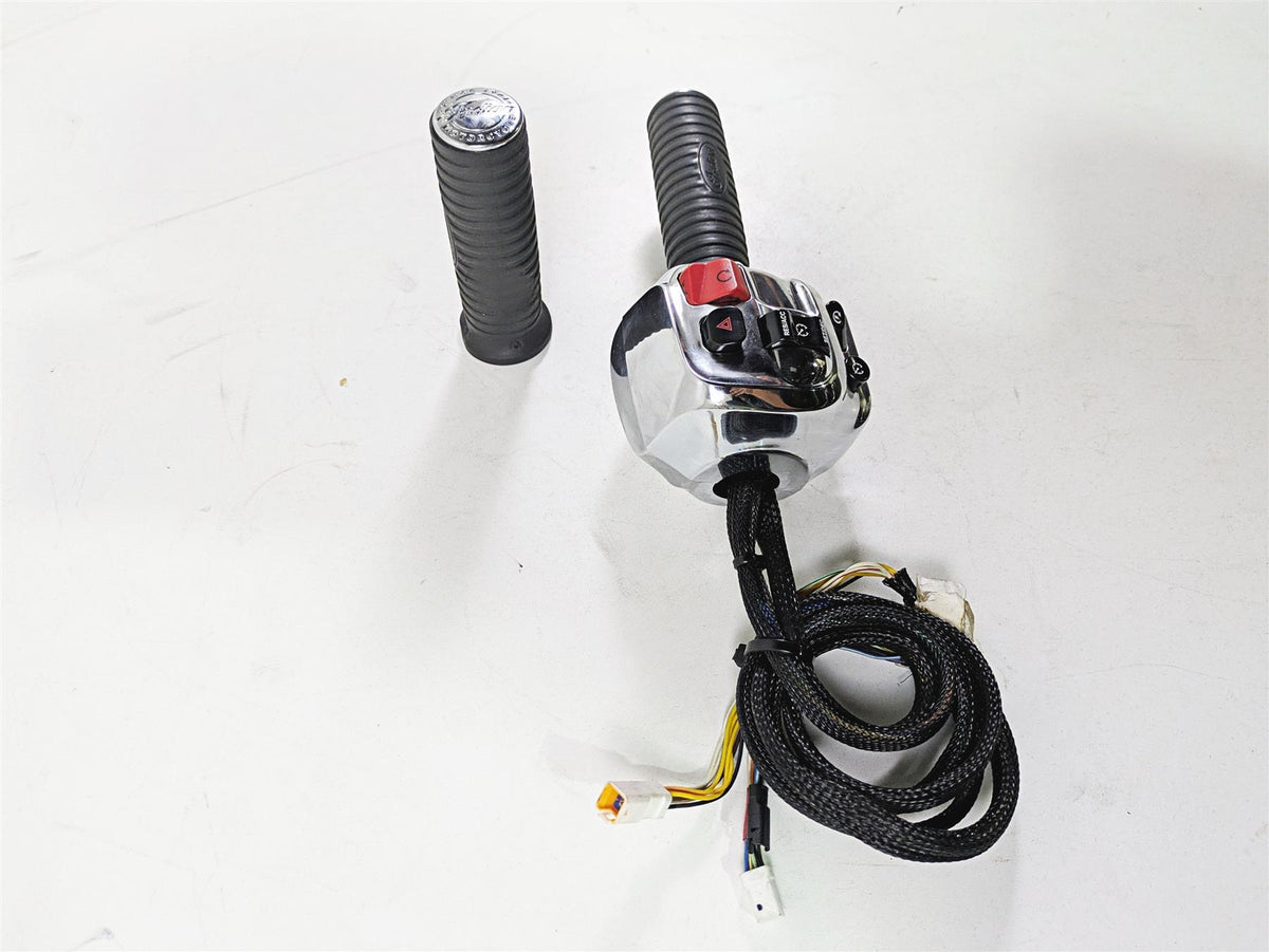 2017 Indian Chieftain Limited Right Hand Control Switch Throttle 2413027 {{ shop.shopifyCountryName }} - Mototech271