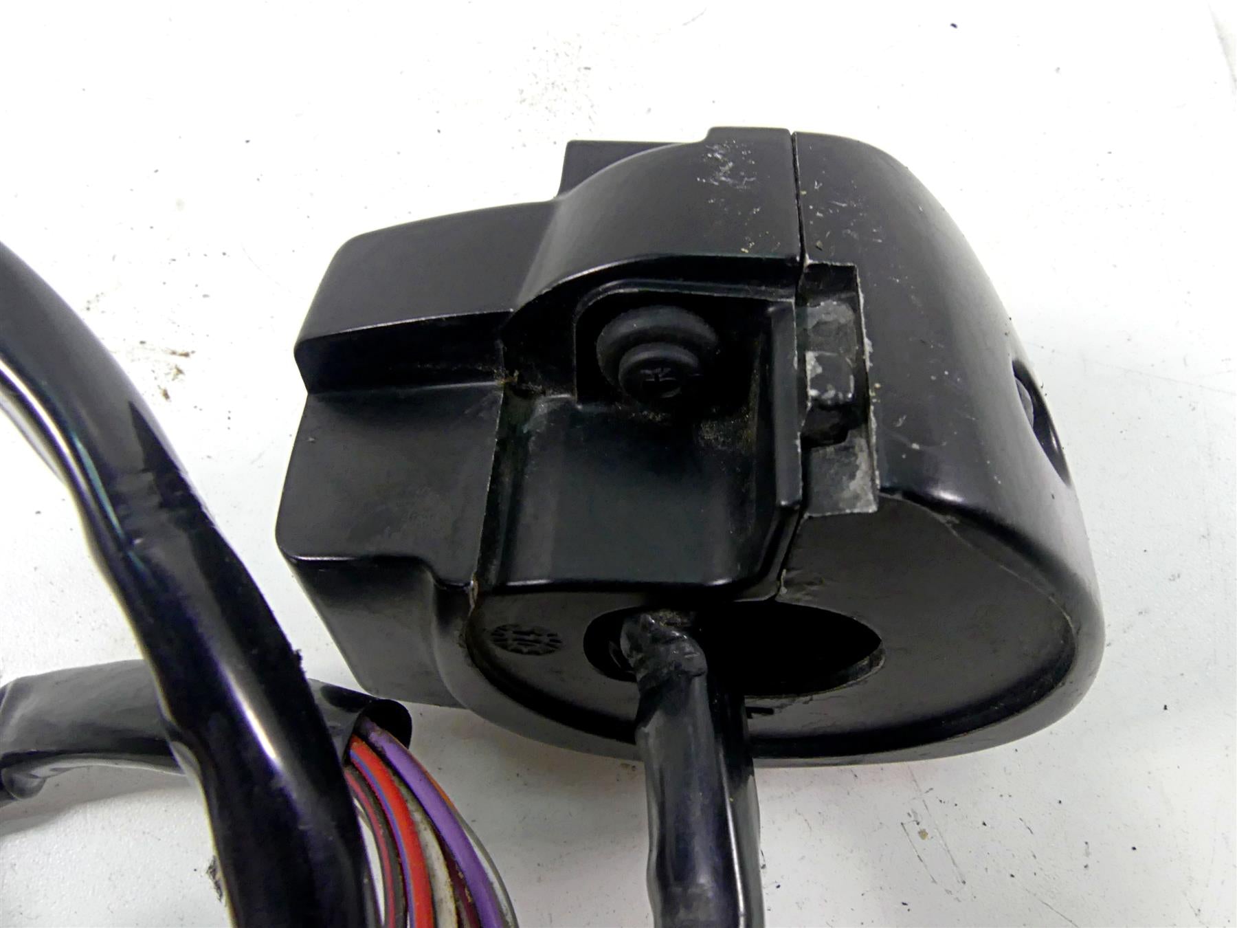 2004 Harley Touring FLHTCUI Electra Glide Right Hand Control Switch 71683-06A {{ shop.shopifyCountryName }} - Mototech271