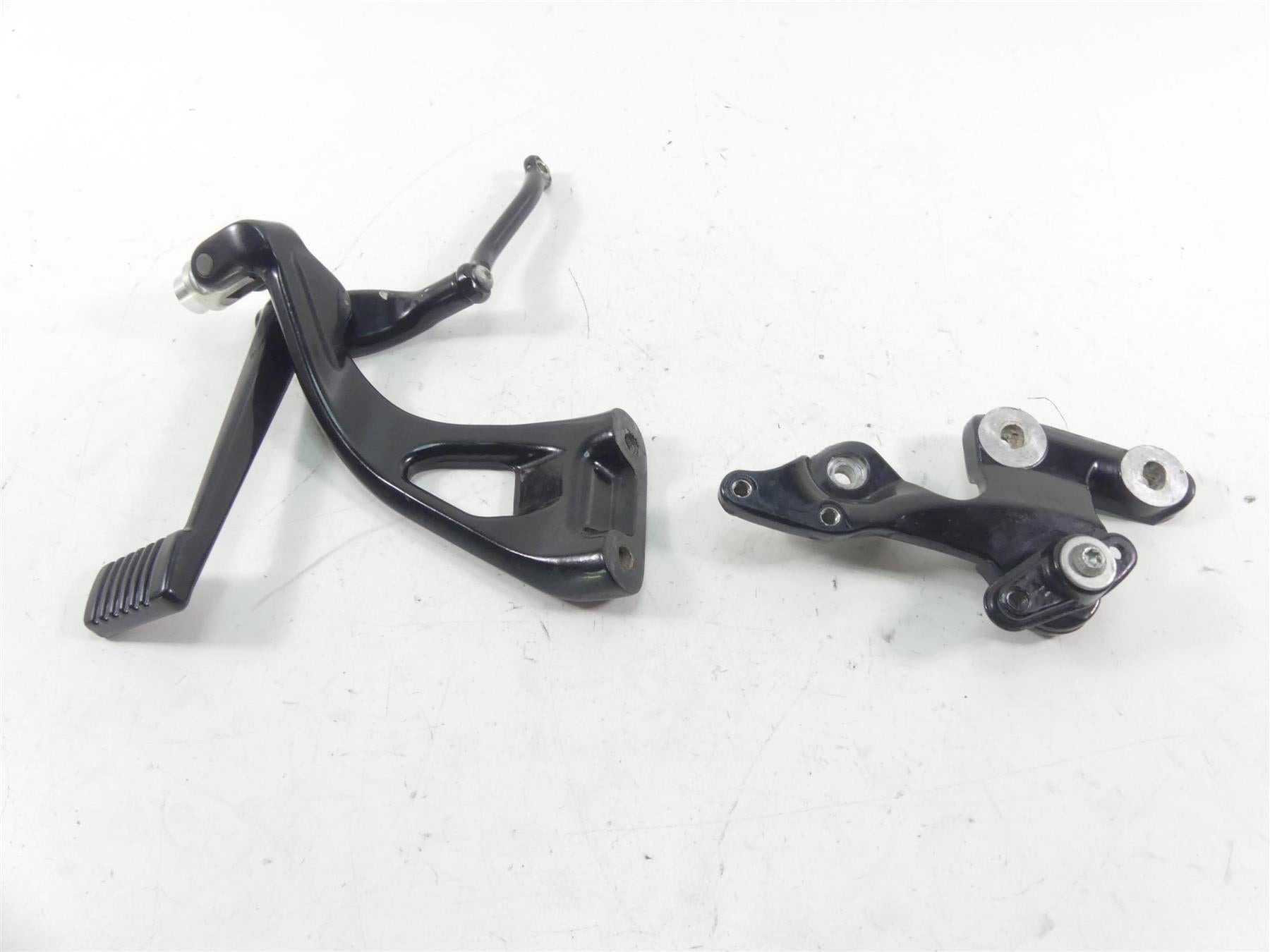 2021 Harley Softail FXBBS Street Bob Right Mid Footpeg Mount Brake Ped 50500601 {{ shop.shopifyCountryName }} - Mototech271