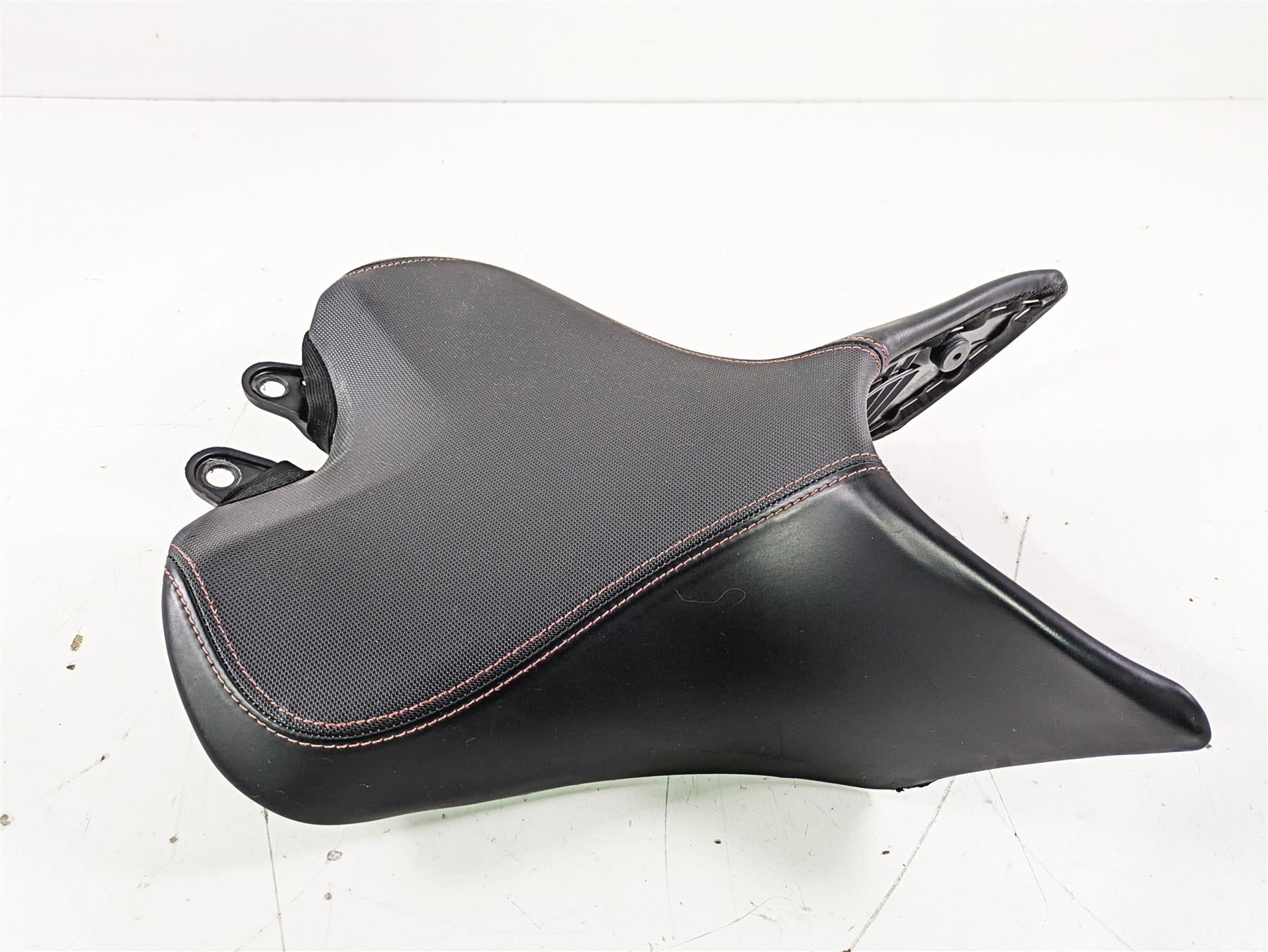 2019 Triumph Speed Triple RS 1050 Front Seat Saddle Comfort READ T2307334 {{ shop.shopifyCountryName }} - Mototech271