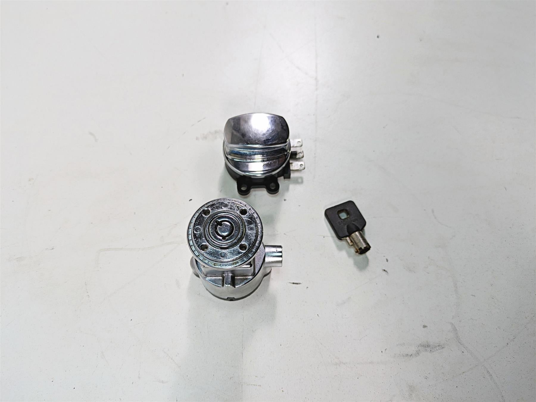 2009 Harley FXDF Dyna Fat Bob Ignition Switch Steering Lock Set 71430-06B {{ shop.shopifyCountryName }} - Mototech271