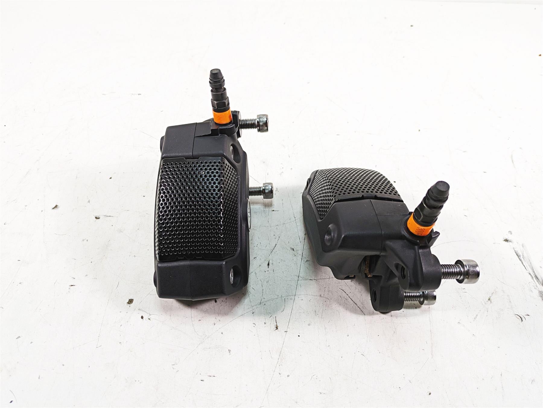 2015 Harley Touring FLHXS Street Glide Front Brake Caliper Set 43027-08 44023-08 {{ shop.shopifyCountryName }} - Mototech271