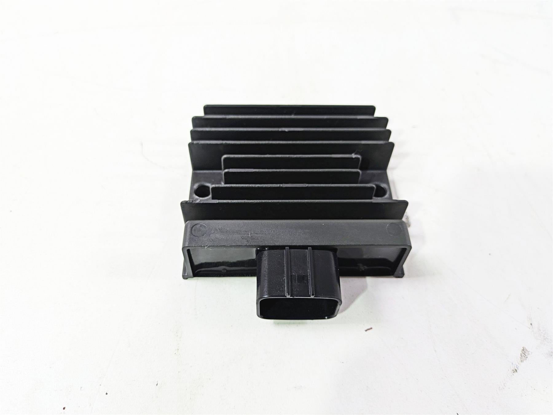 2022 Kawasaki ZR900RS Cafe Rectifier Voltage Regulator SH868BA 21066-0760 {{ shop.shopifyCountryName }} - Mototech271