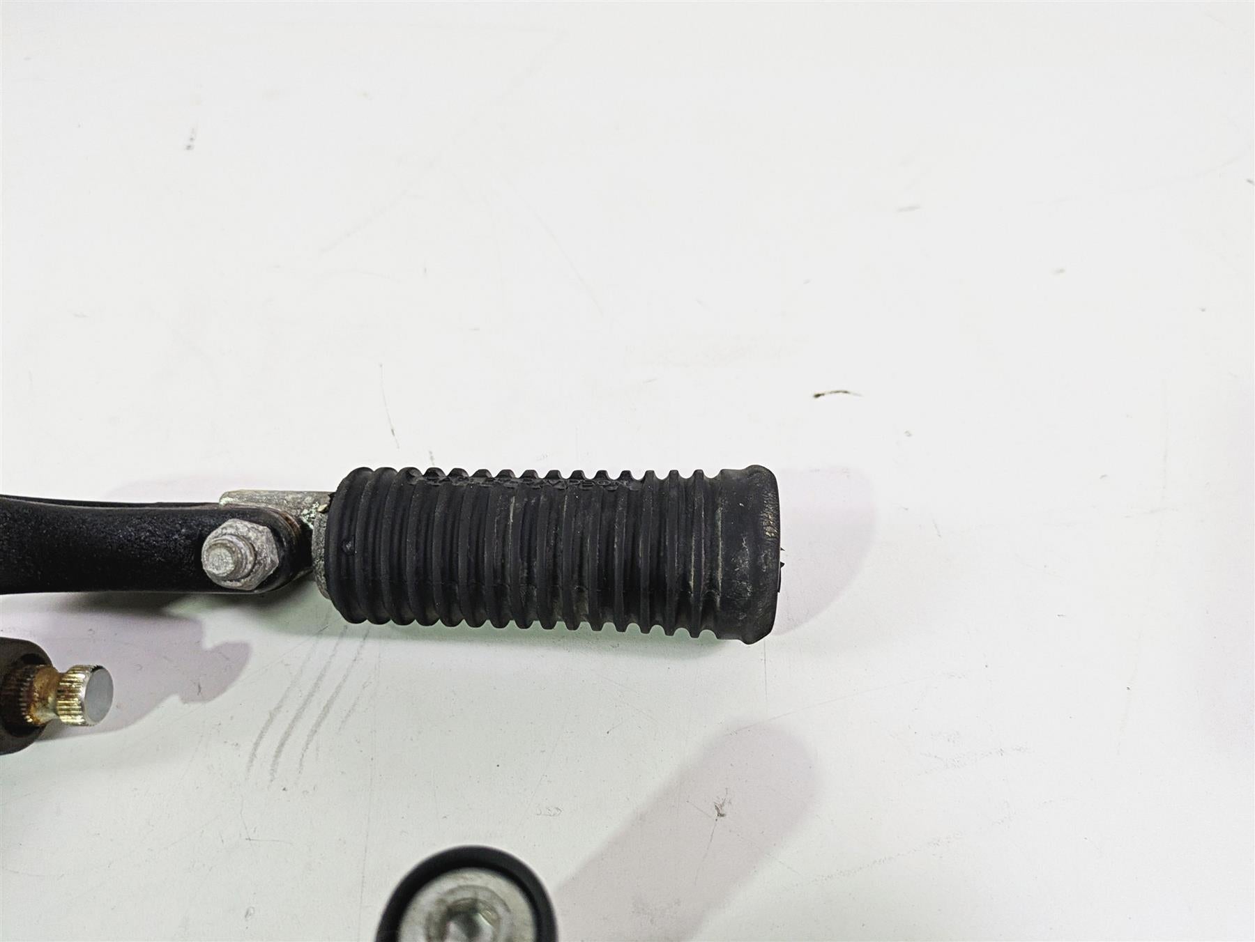 2015 Harley FXDF Dyna Fat Bob Front Left Fw Footpeg & Shifter 33693-03 34564-90B {{ shop.shopifyCountryName }} - Mototech271