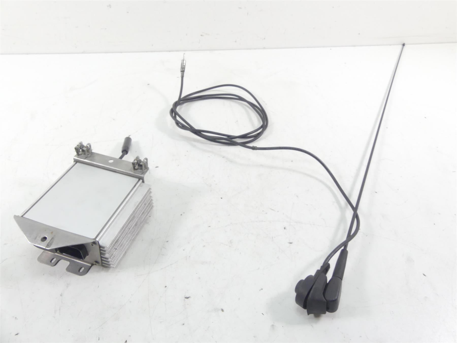 2012 Victory Cross Country Amplifier Stereo Radio Module + Antenna 2411677 {{ shop.shopifyCountryName }} - Mototech271