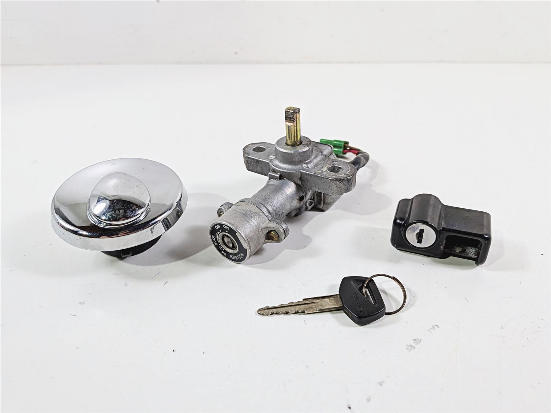 2004 Suzuki VL800 Intruder Volusia Ignition Switch Key Lock Set 37000-41820 {{ shop.shopifyCountryName }} - Mototech271