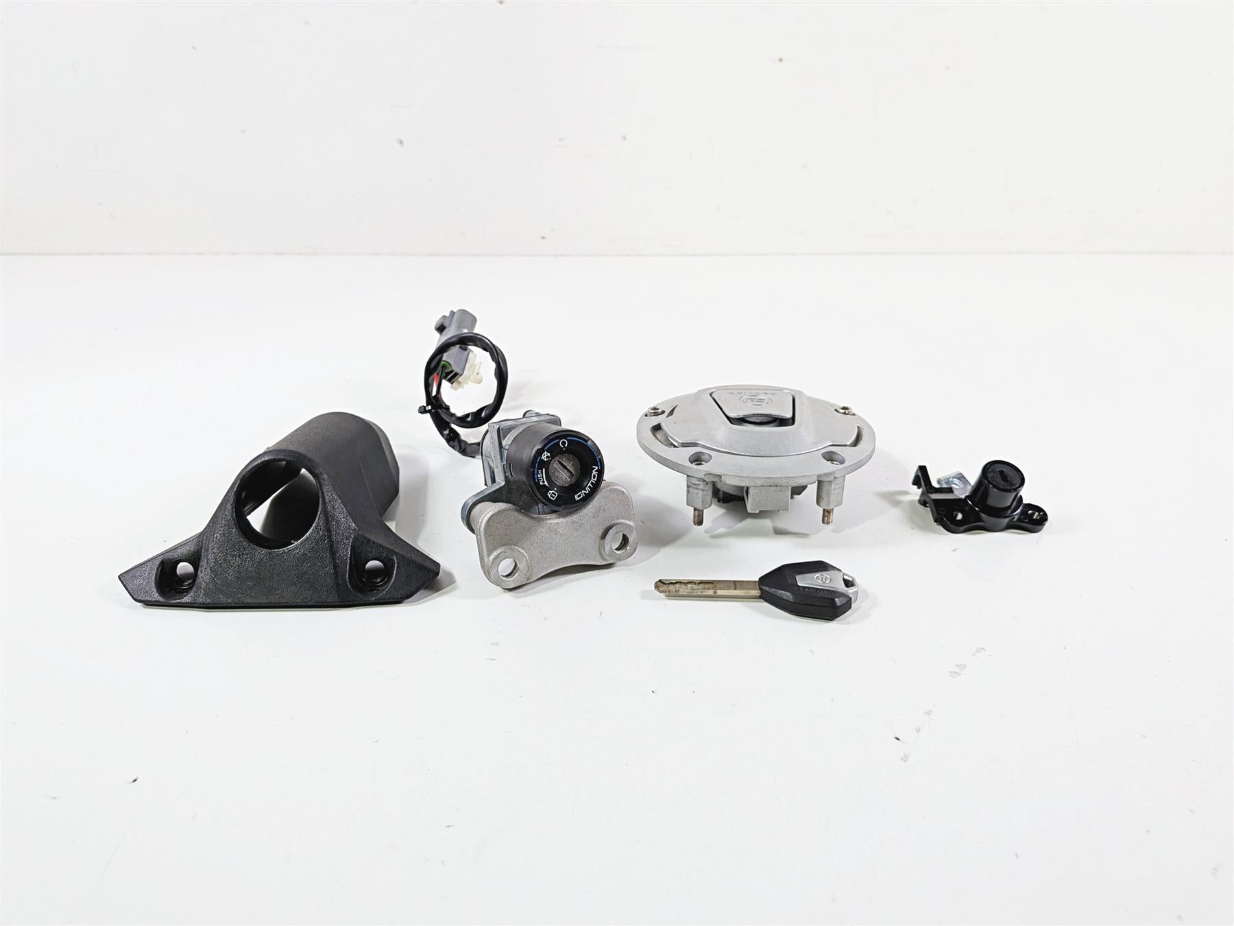 2025 CFMoto 450 SS Ignition Switch Key Lock Set Gas Cap 6AQV-011000-1002 {{ shop.shopifyCountryName }} - Mototech271