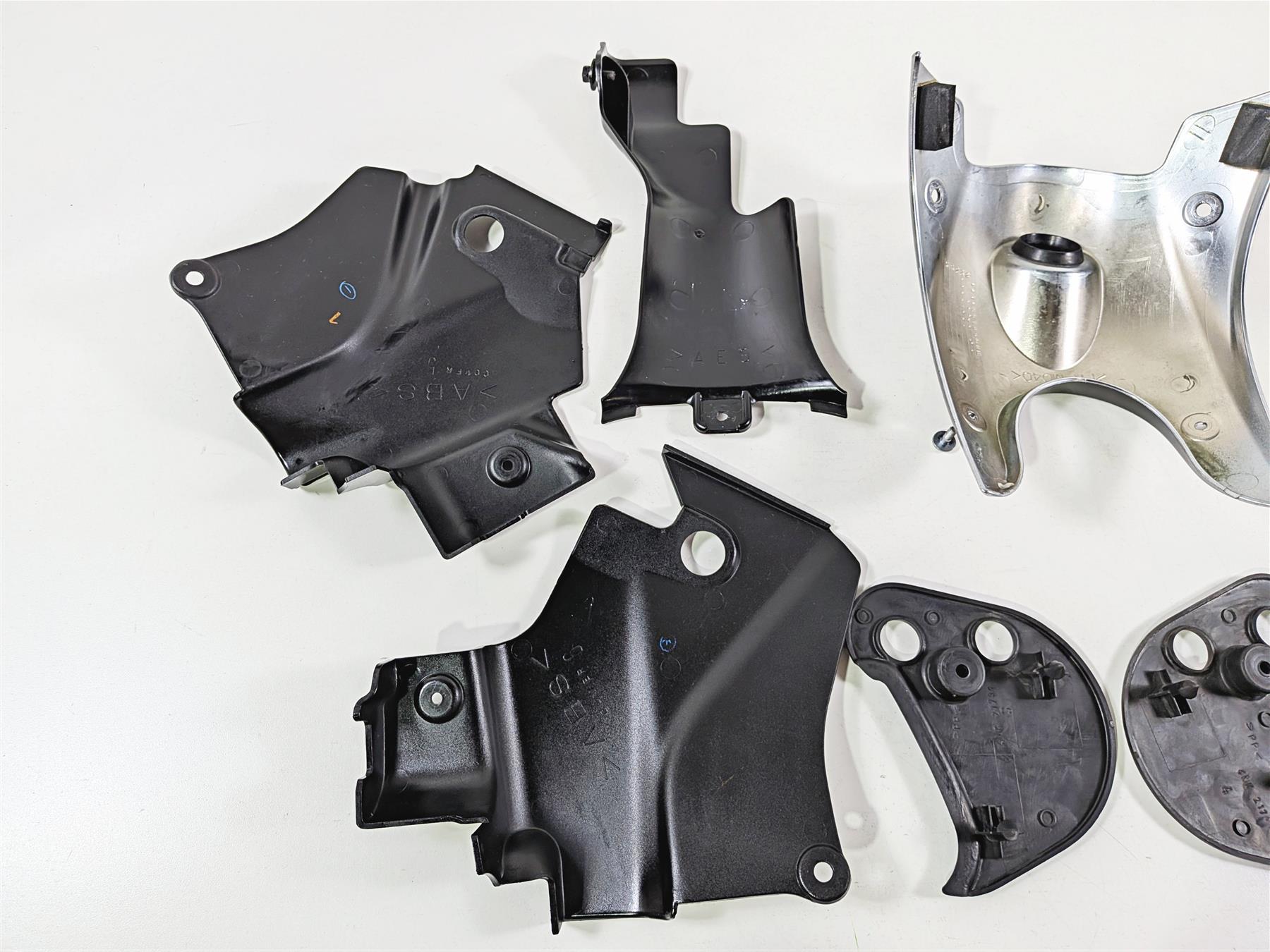 2006 Yamaha XVZ1300 Royal Star Ignition Switch & Neck Cover Fairing Set {{ shop.shopifyCountryName }} - Mototech271