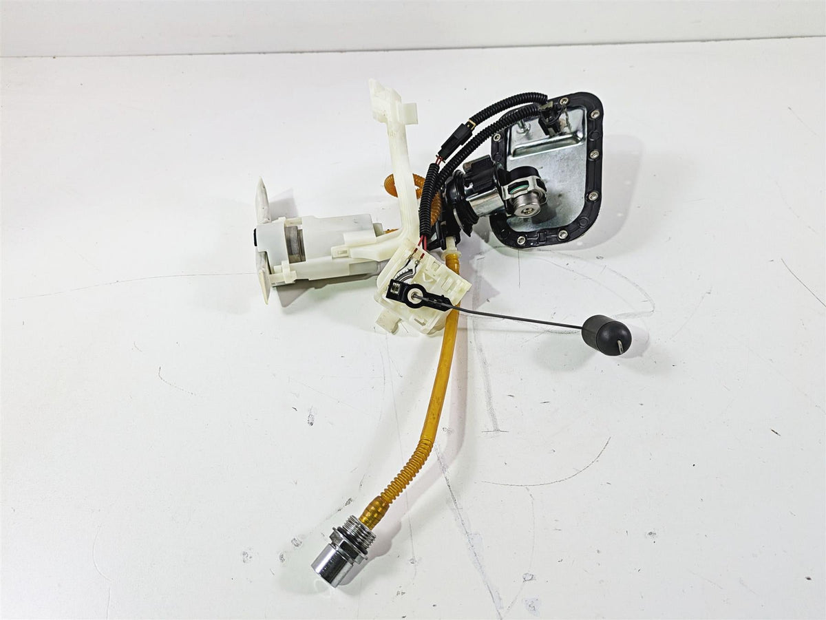 2017 Harley FLS Softail Slim Fuel Gas Petrol Pump - Tested 75252-11A 75284-08A {{ shop.shopifyCountryName }} - Mototech271